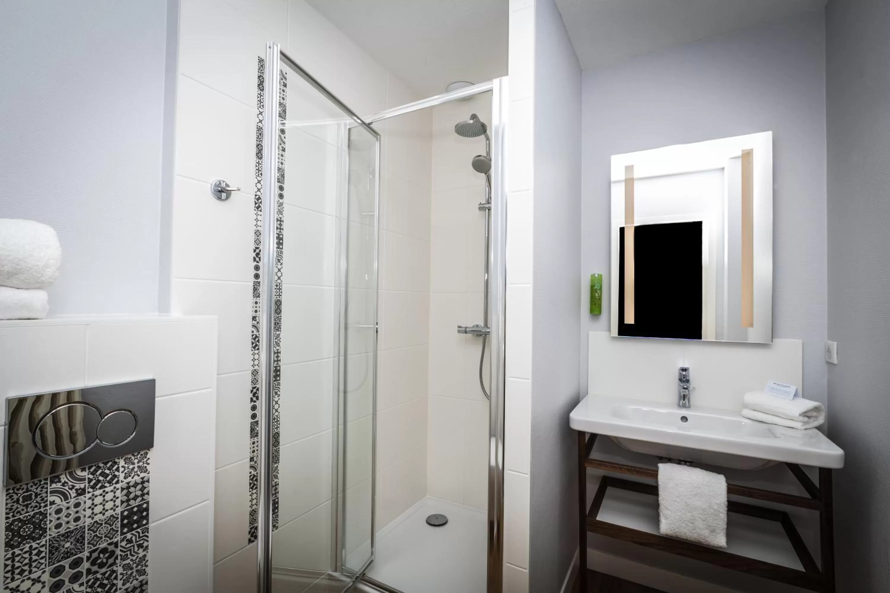 Bathroom in Best Western Hôtel de France