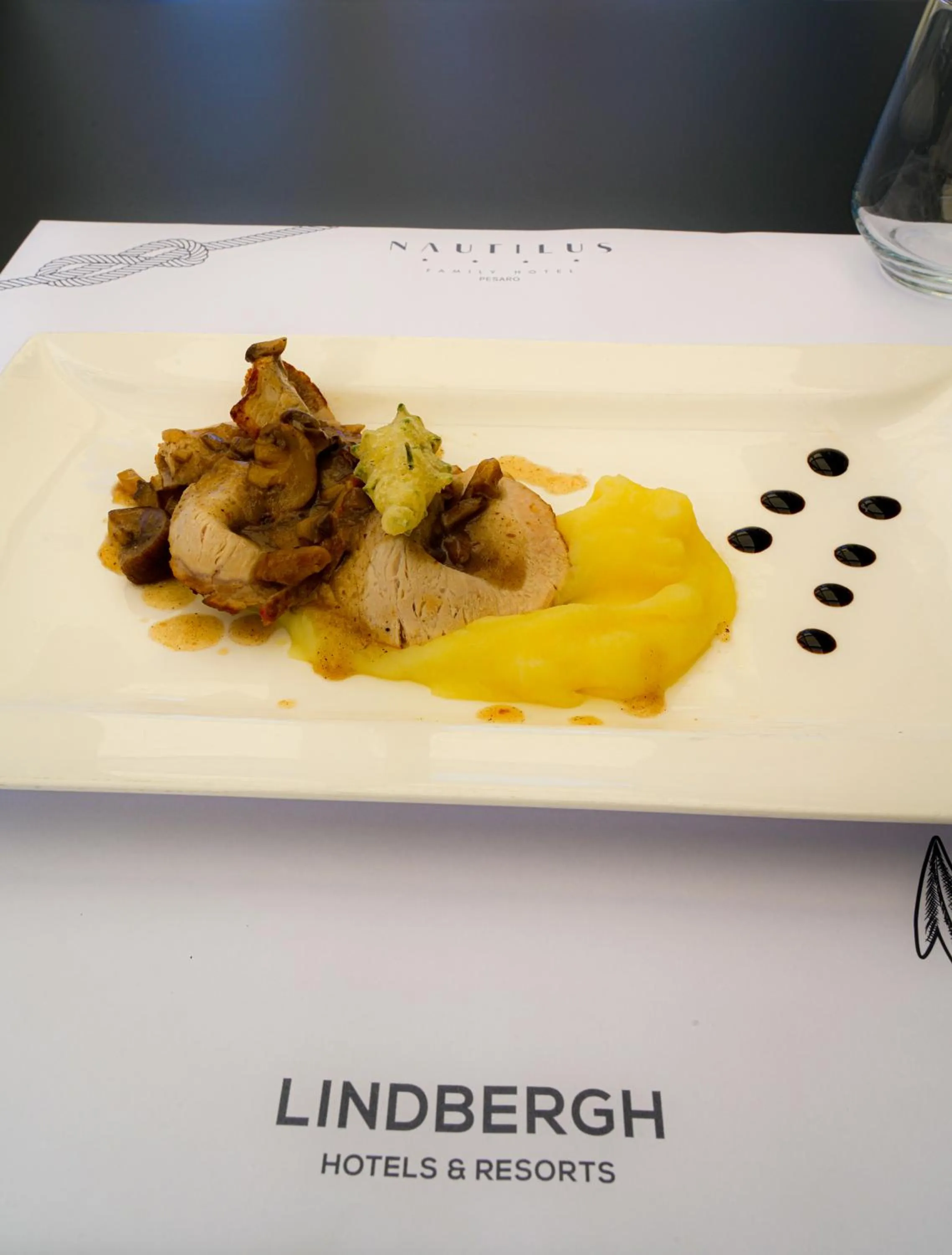 Food in Nautilus Family Hotel