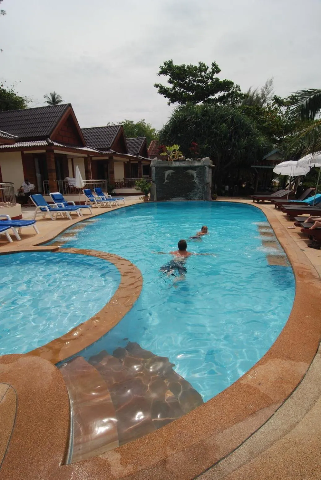 Swimming pool in Lanta Paradise Beach Resort