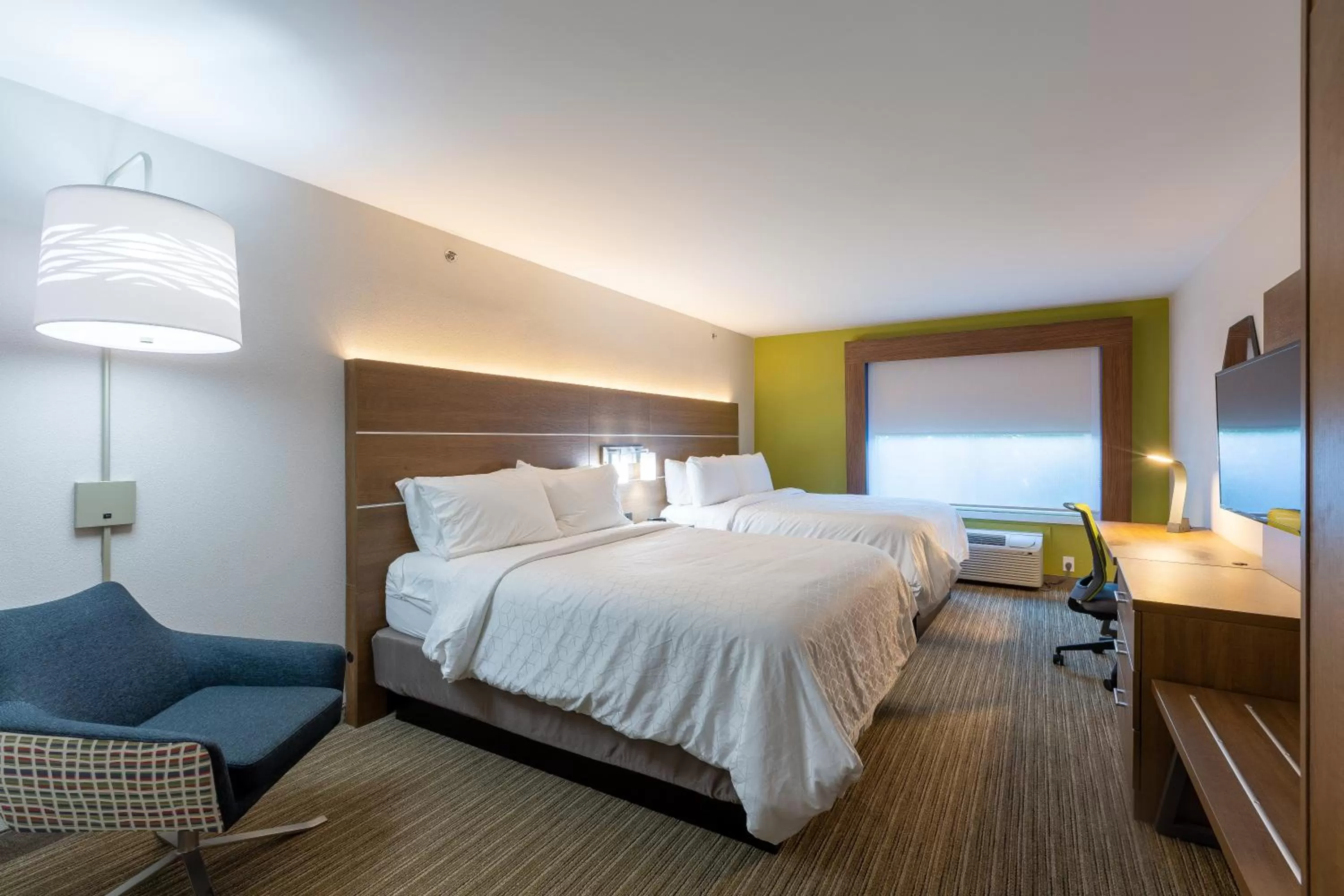 Bed in Holiday Inn Express & Suites Arlington North – Stadium Area by IHG