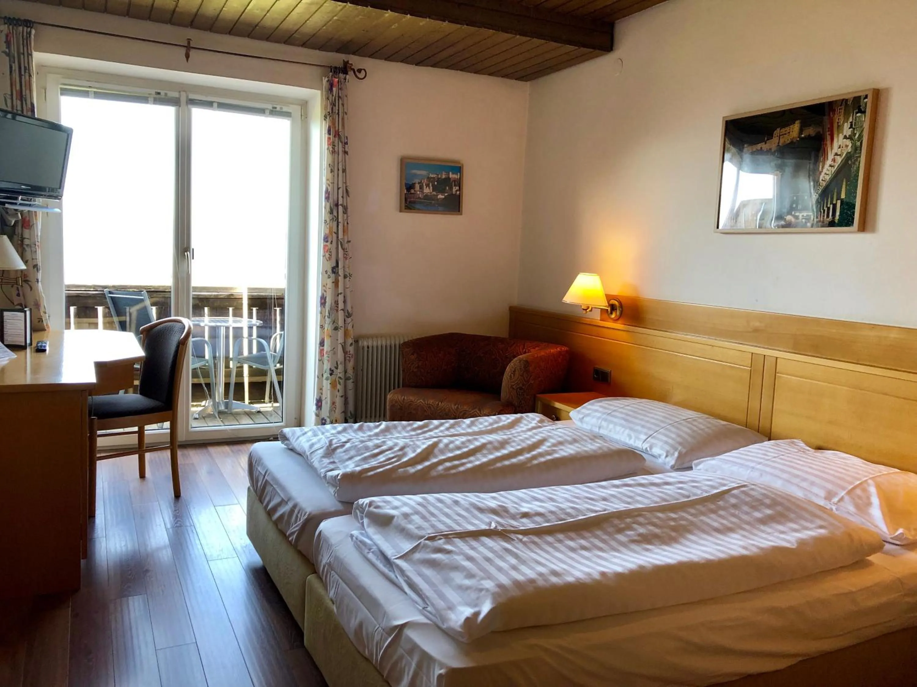 Double Room with Balcony and City View in Hotel Schöne Aussicht