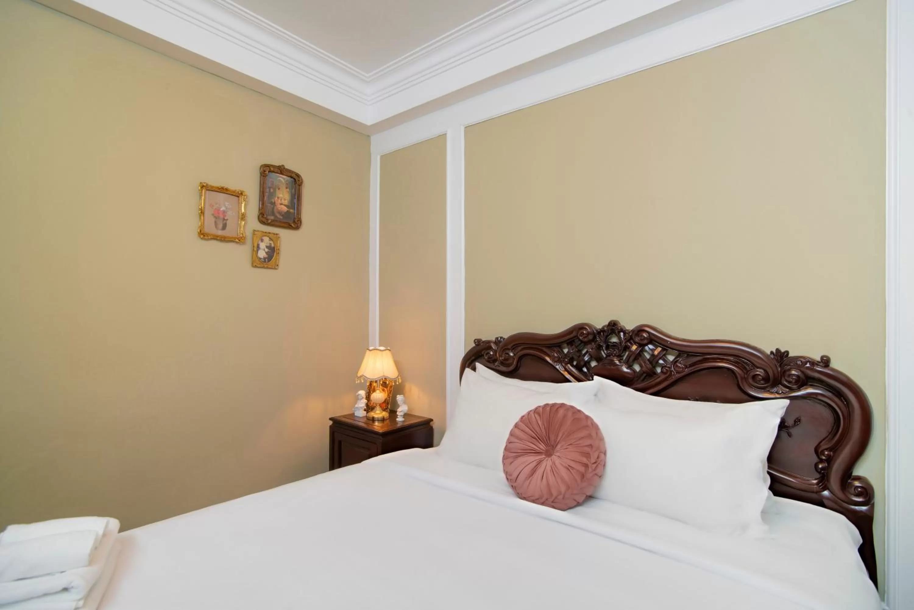 Bed in SAZI BEN THANH Hotel HCM