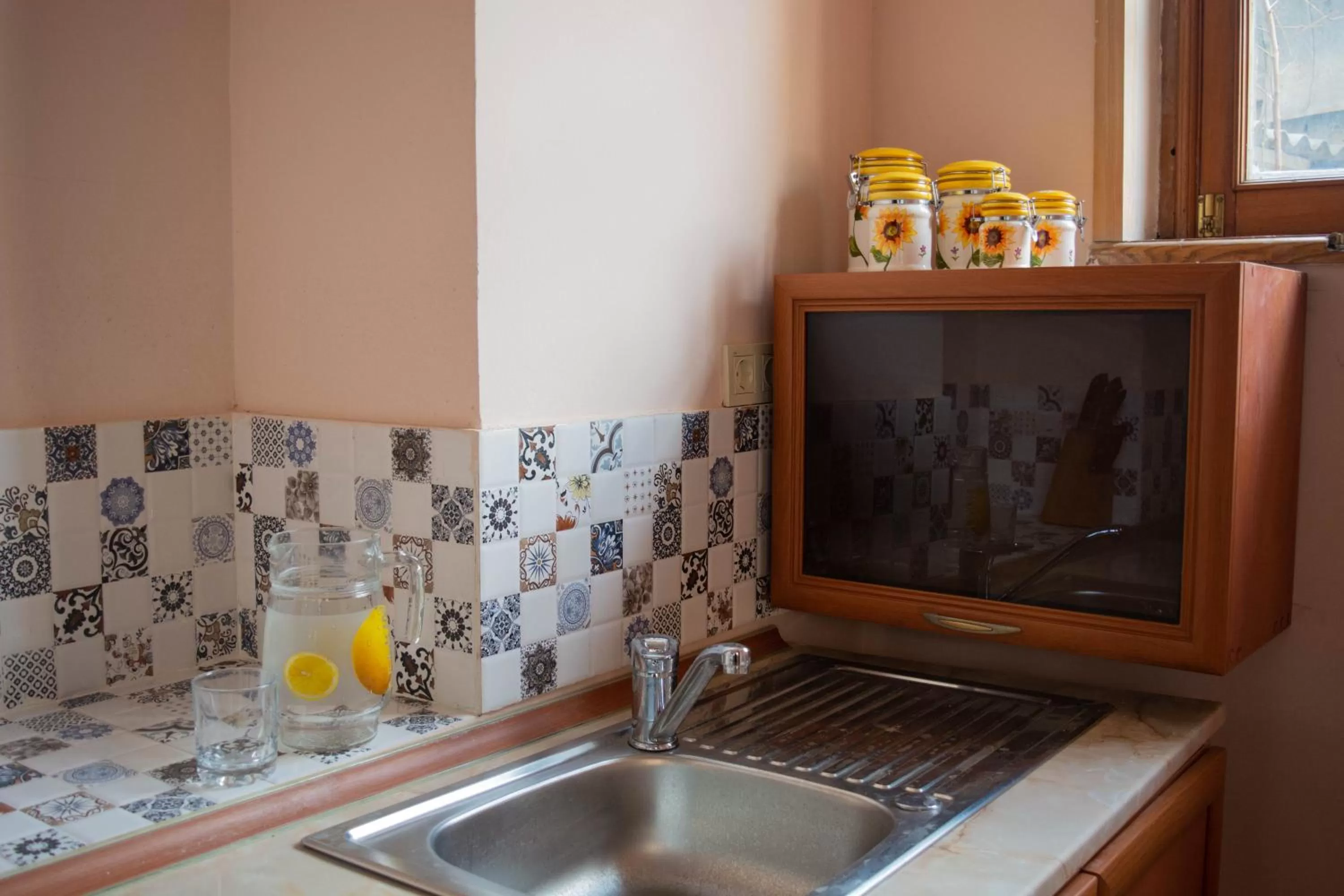 Kitchen or kitchenette in Sunflower Hotel