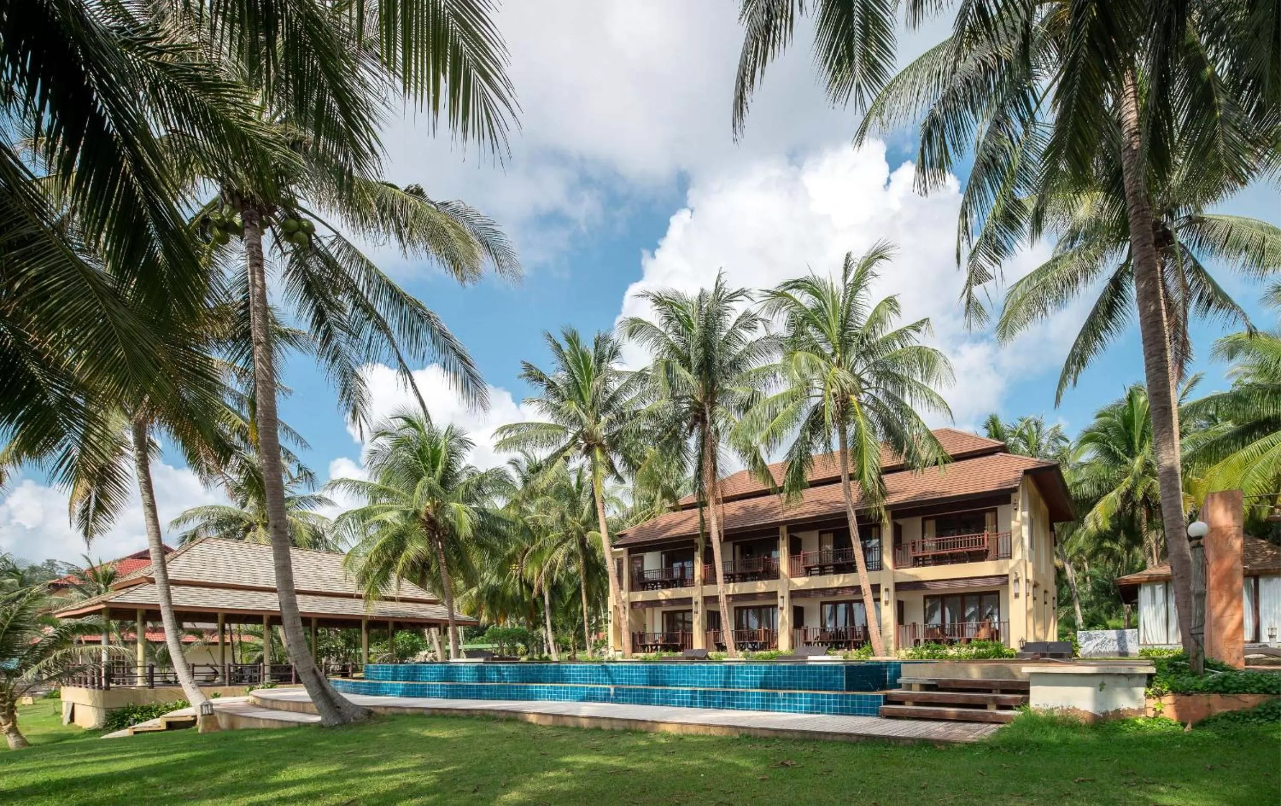Swimming pool in Ban Saithong Beach Resort