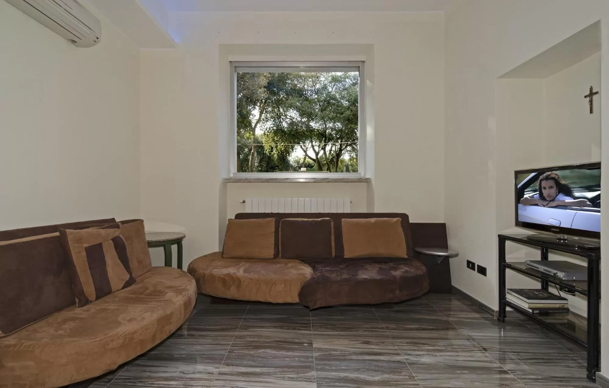 Communal lounge/ TV room in Hotel Roma