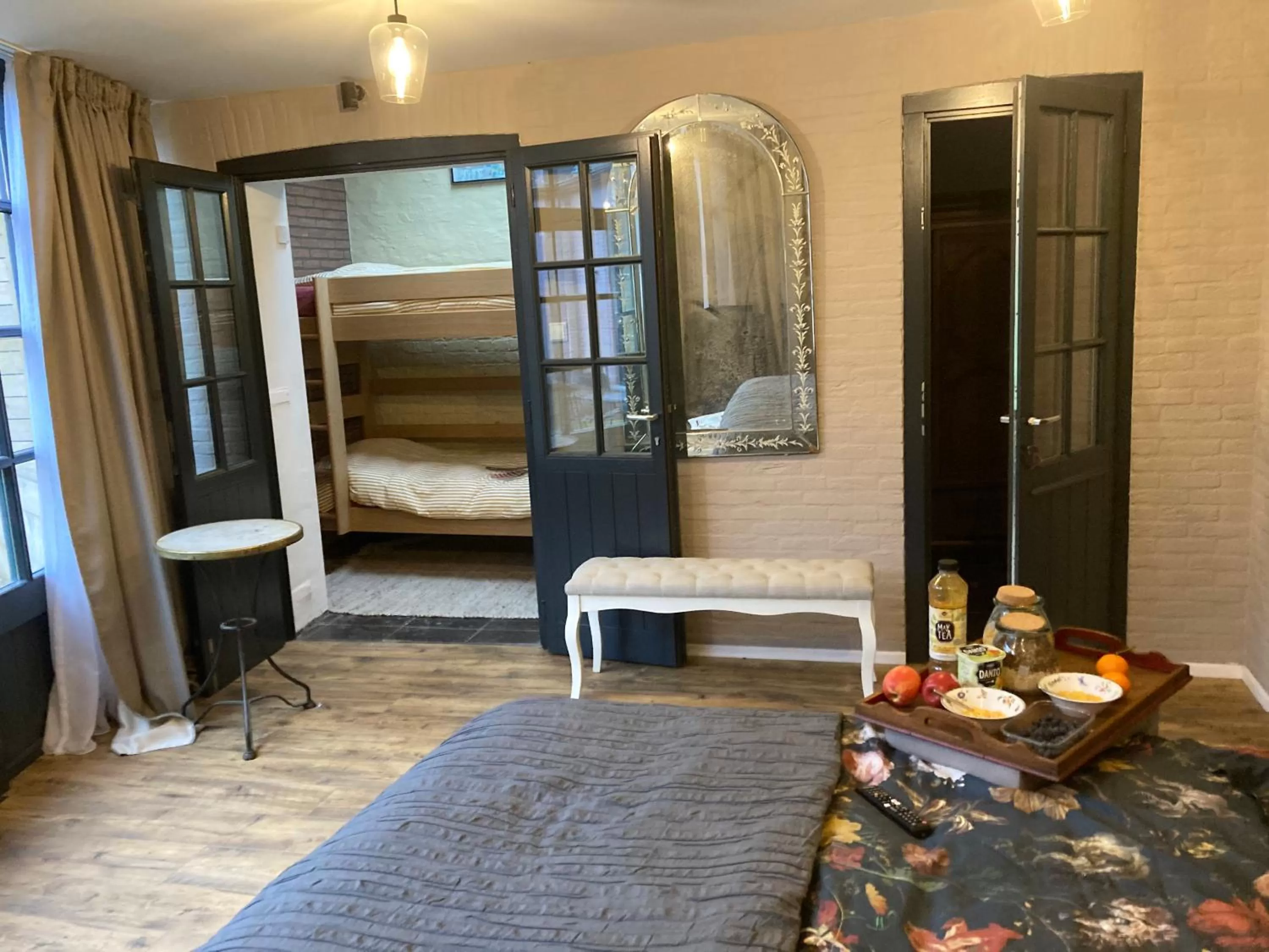 Bed in Canal Central