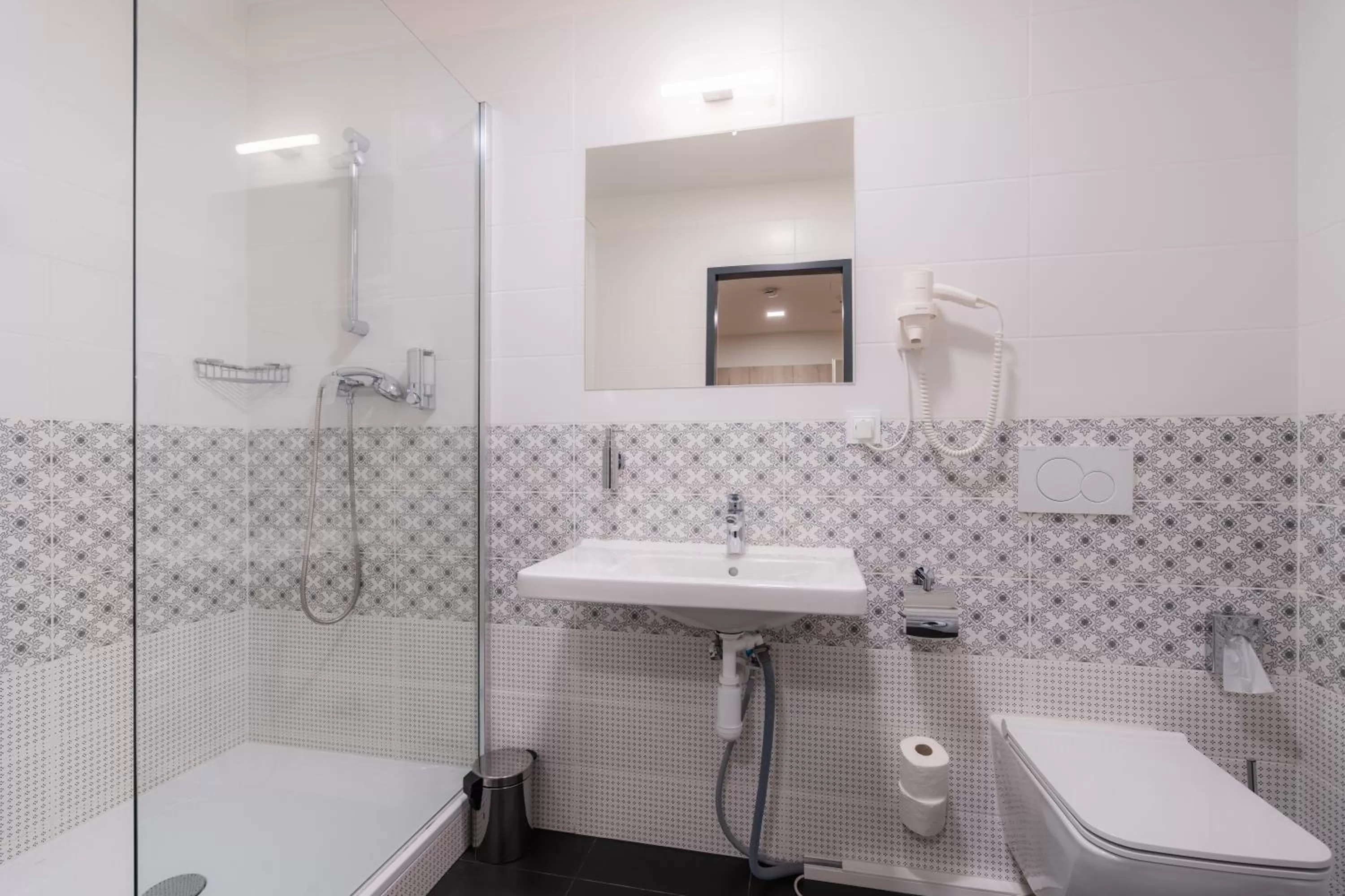 Shower in EA ApartHotel Melantrich