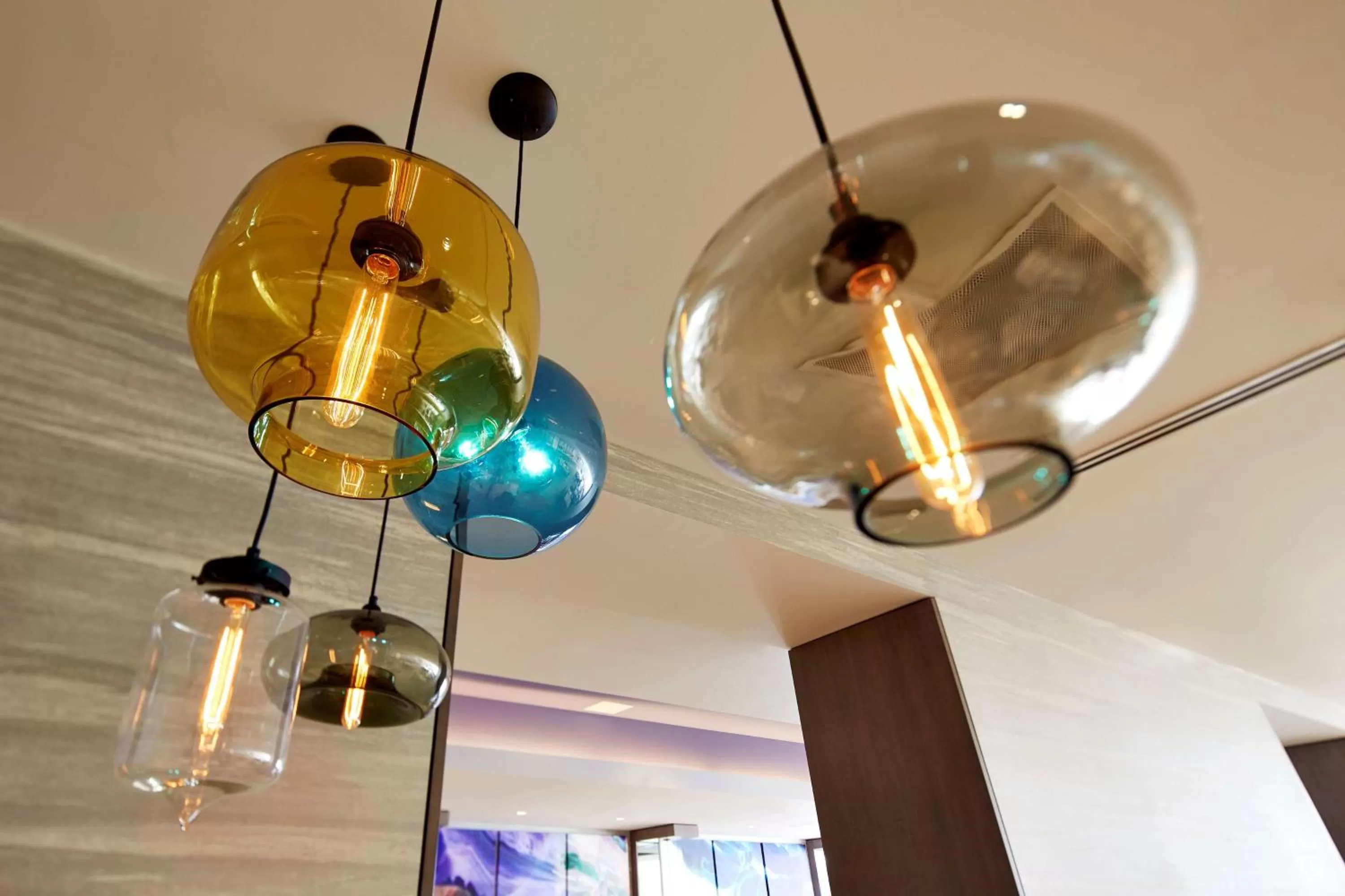 Restaurant/places to eat in Hilton Long Beach Hotel