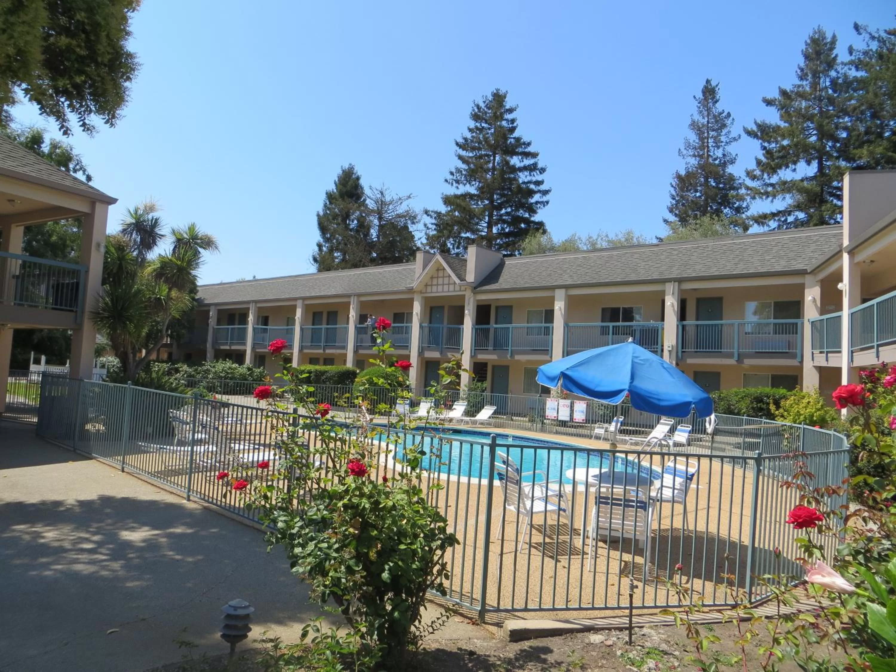 Property building in Days Inn by Wyndham Redwood City