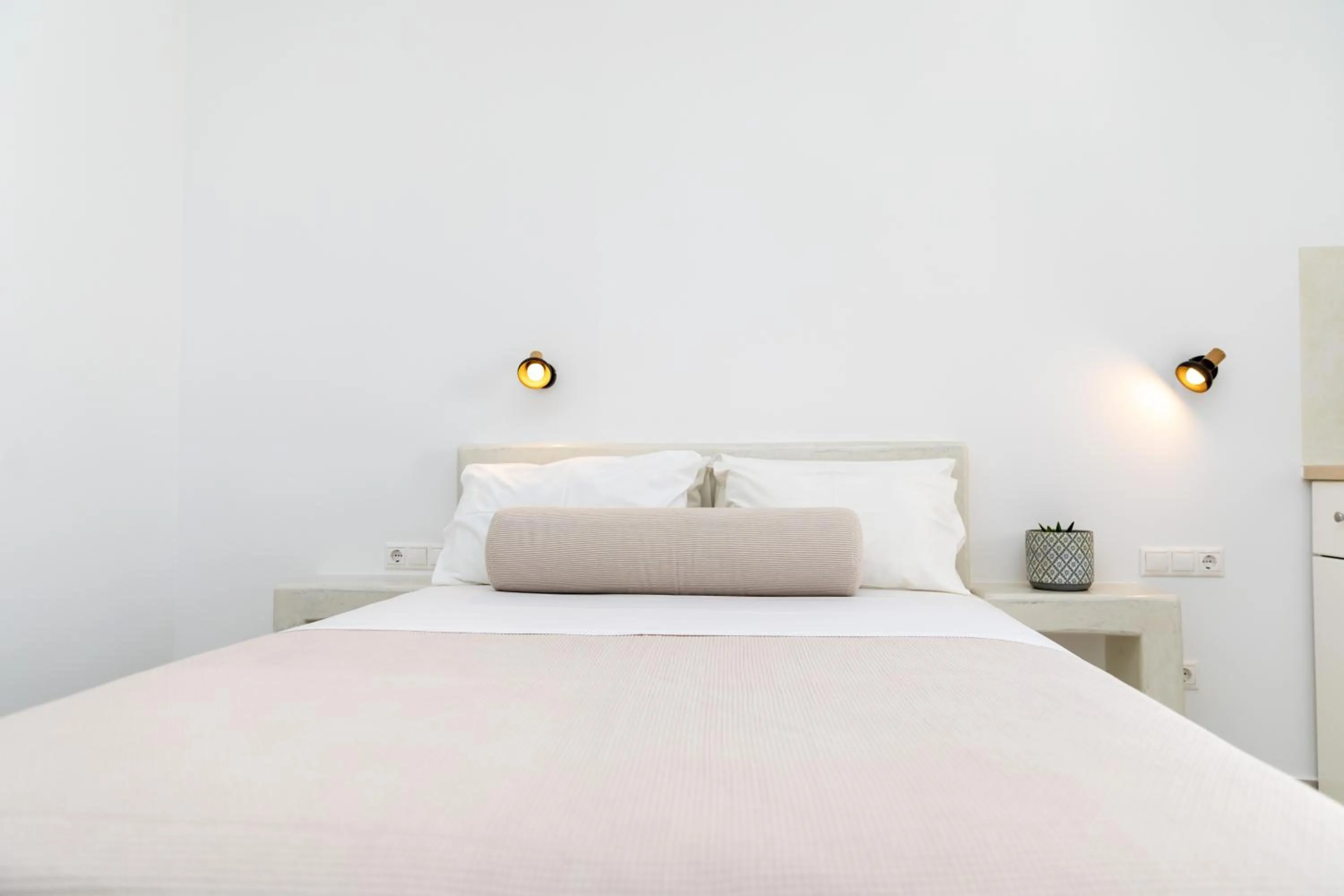 Bed in Depis Place and Apartments