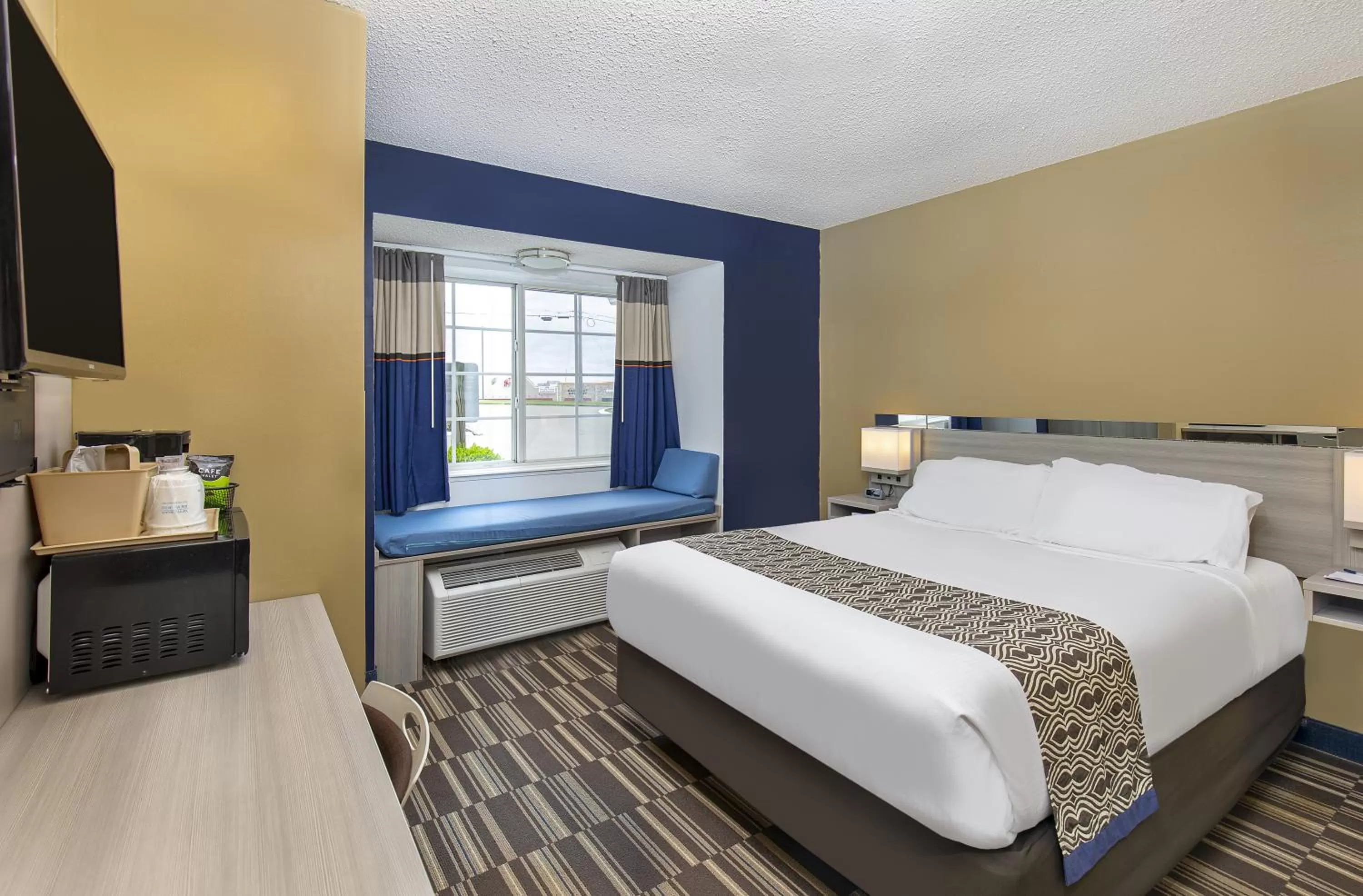 Bed in Microtel Inn & Suites by Wyndham Dry Ridge