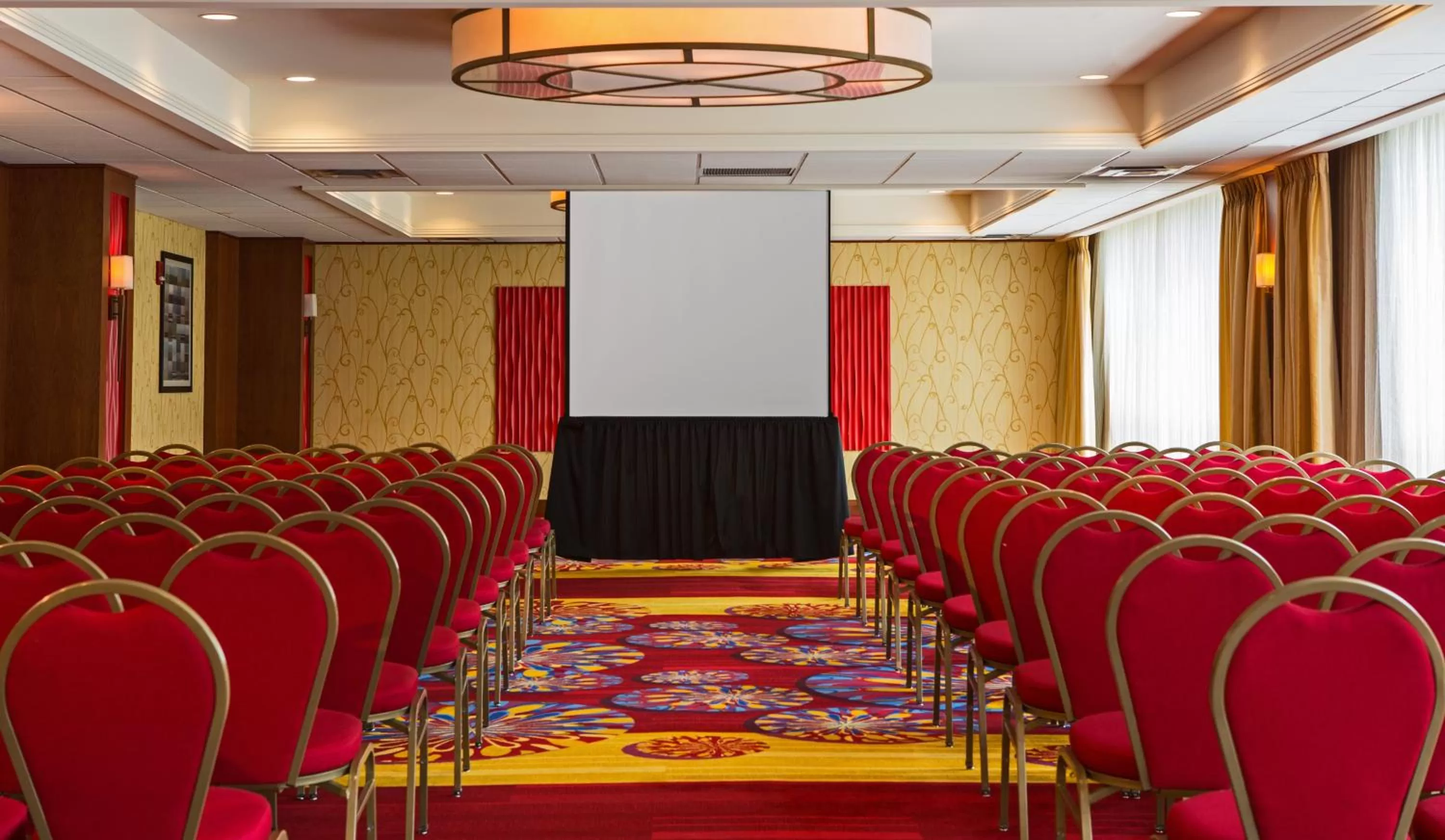 Property building in Wyndham Cleveland Airport