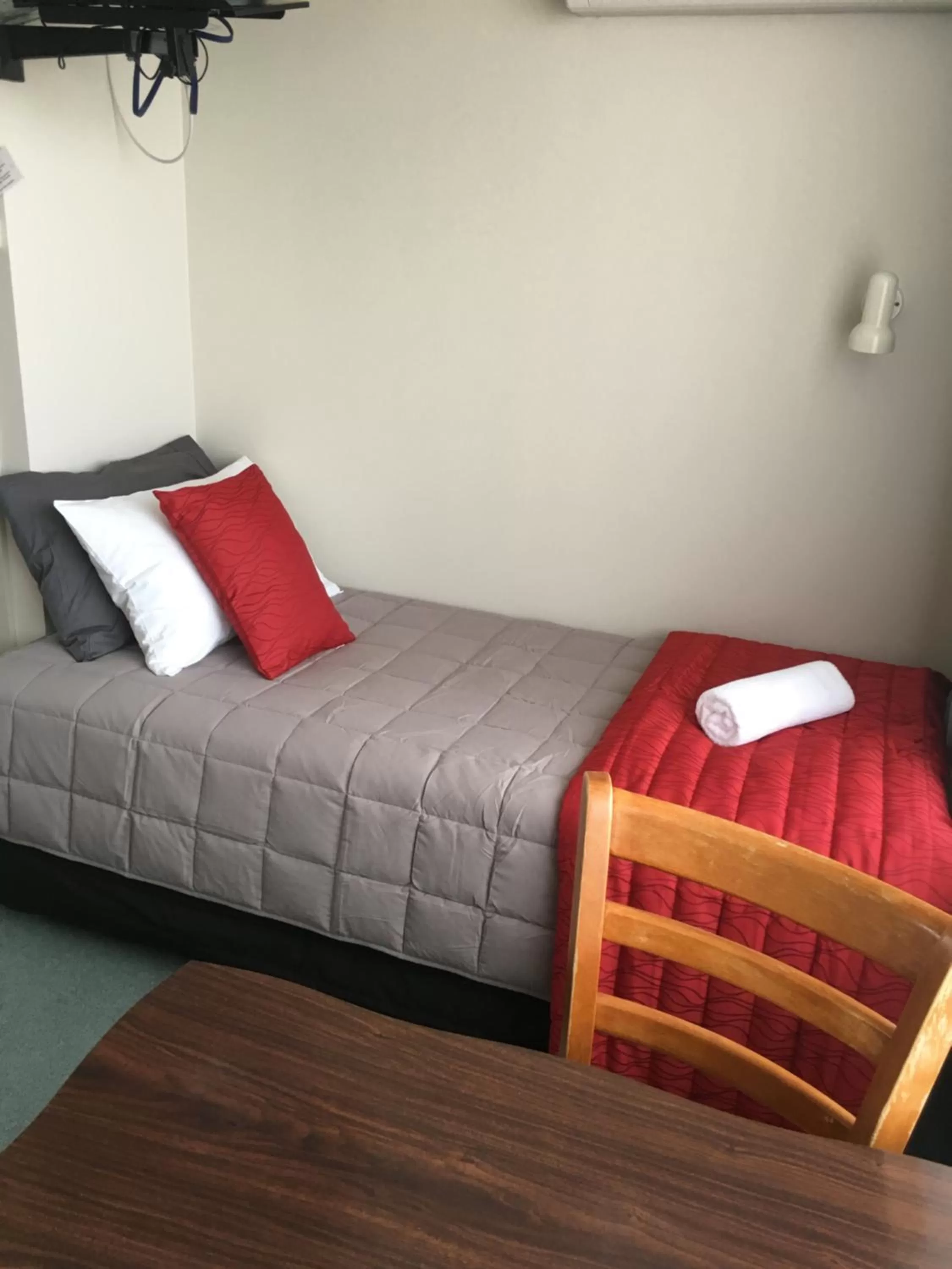 Bed in Ascot Oamaru Motel