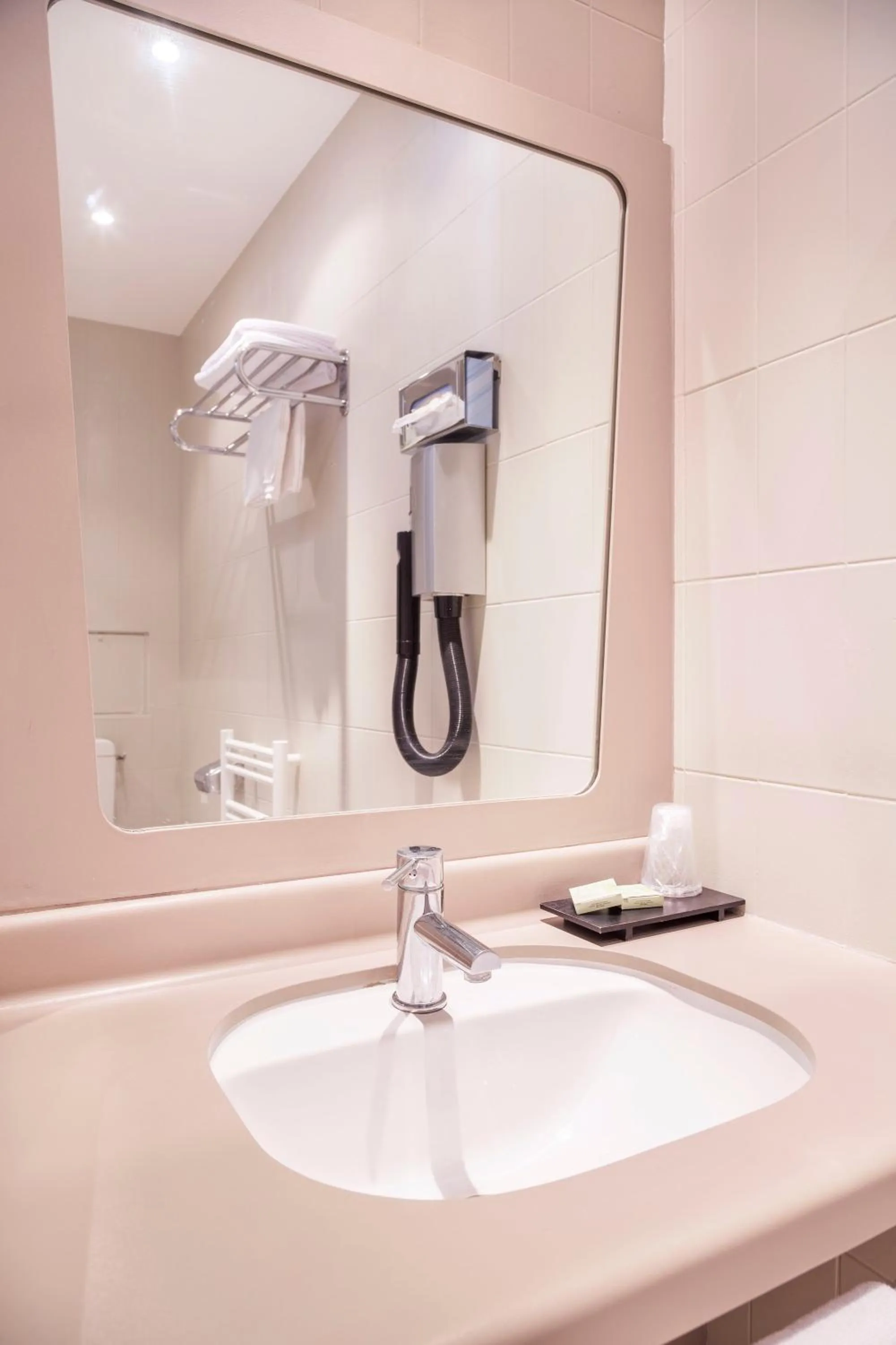 Shower in Hotel Des Arts