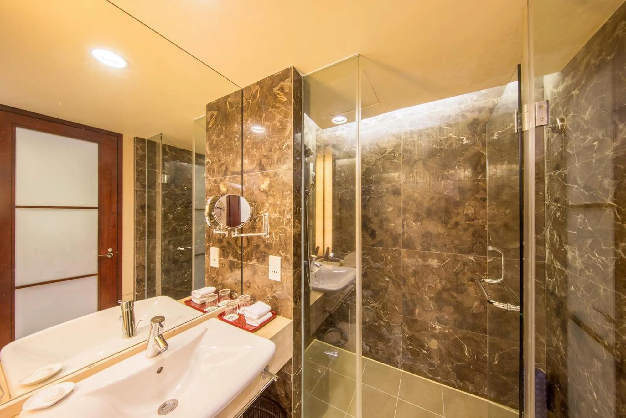 Bathroom in Dongguan Richwood Garden Hotel