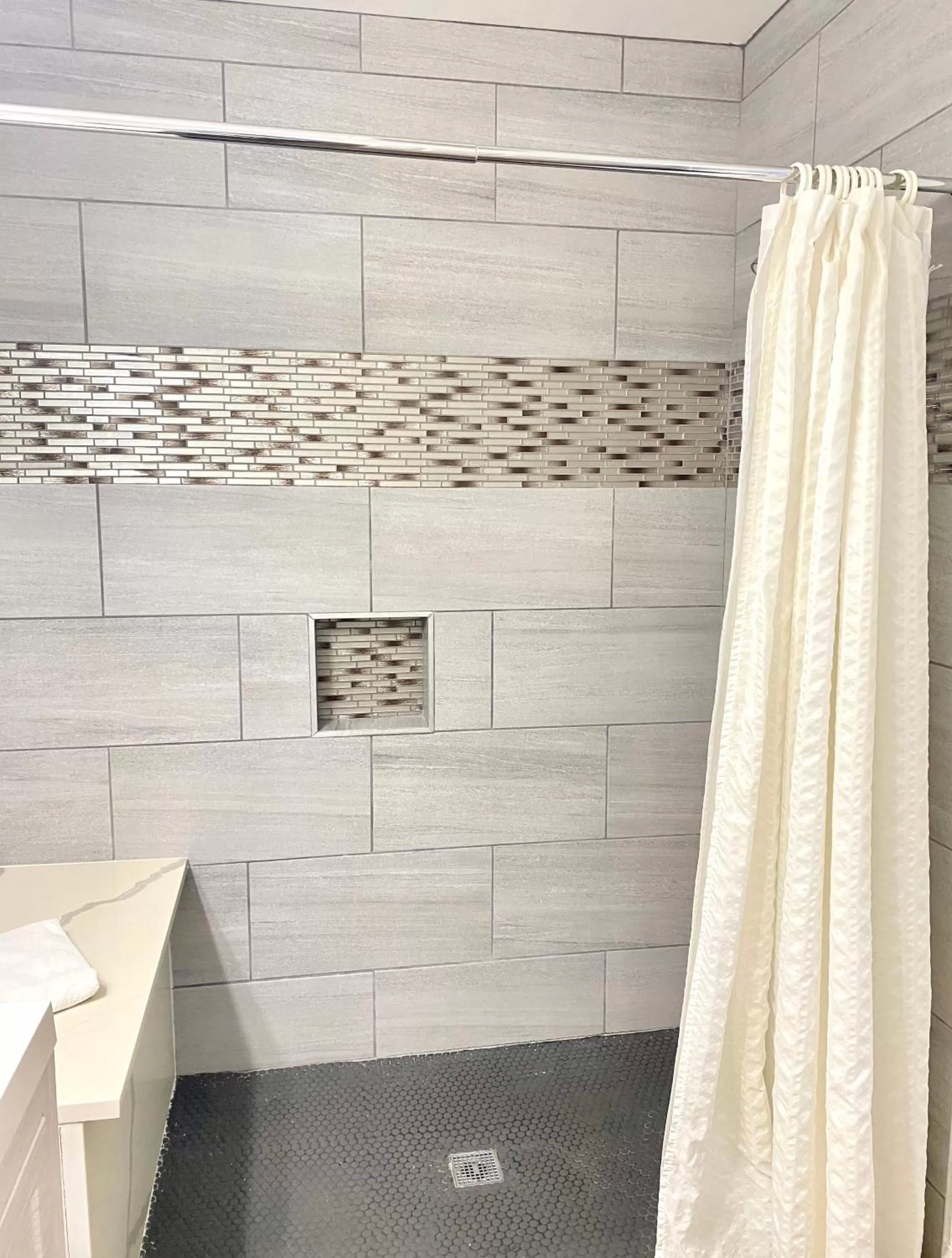 Shower in Harbor House Inn