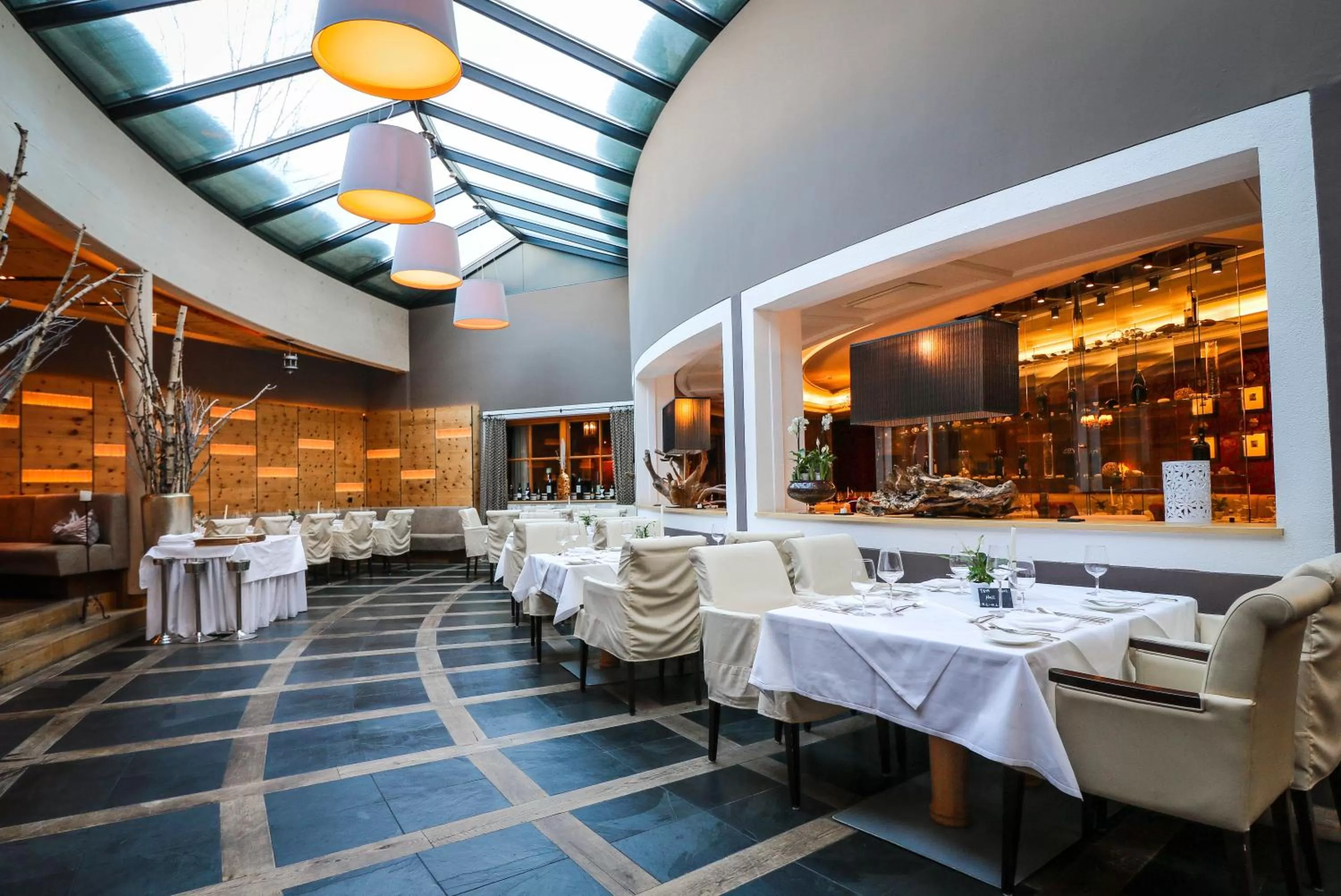 Restaurant/places to eat in Hotel Alpine Palace