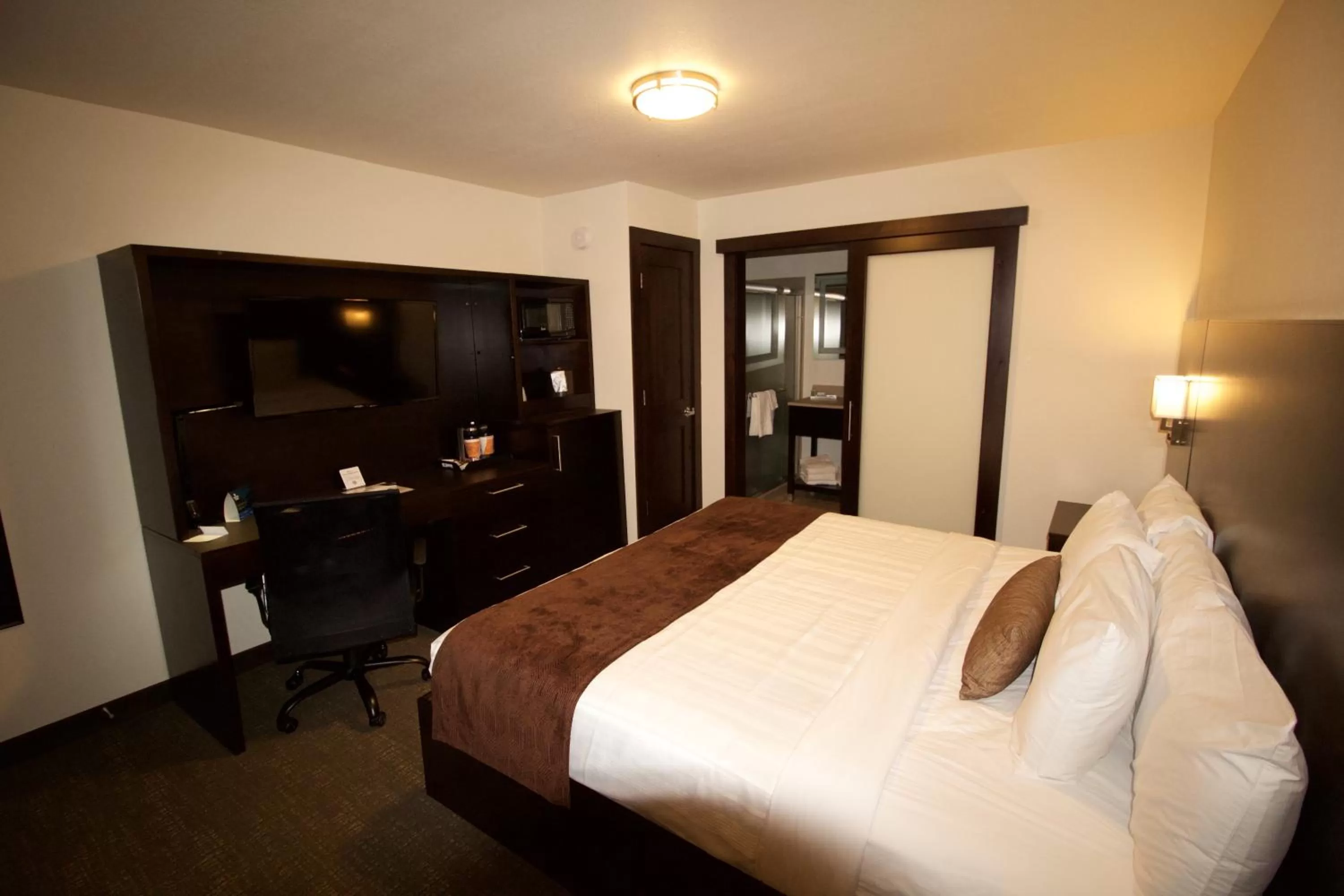 Photo of the whole room in Boarders Inn & Suites by Cobblestone Hotels - Syracuse