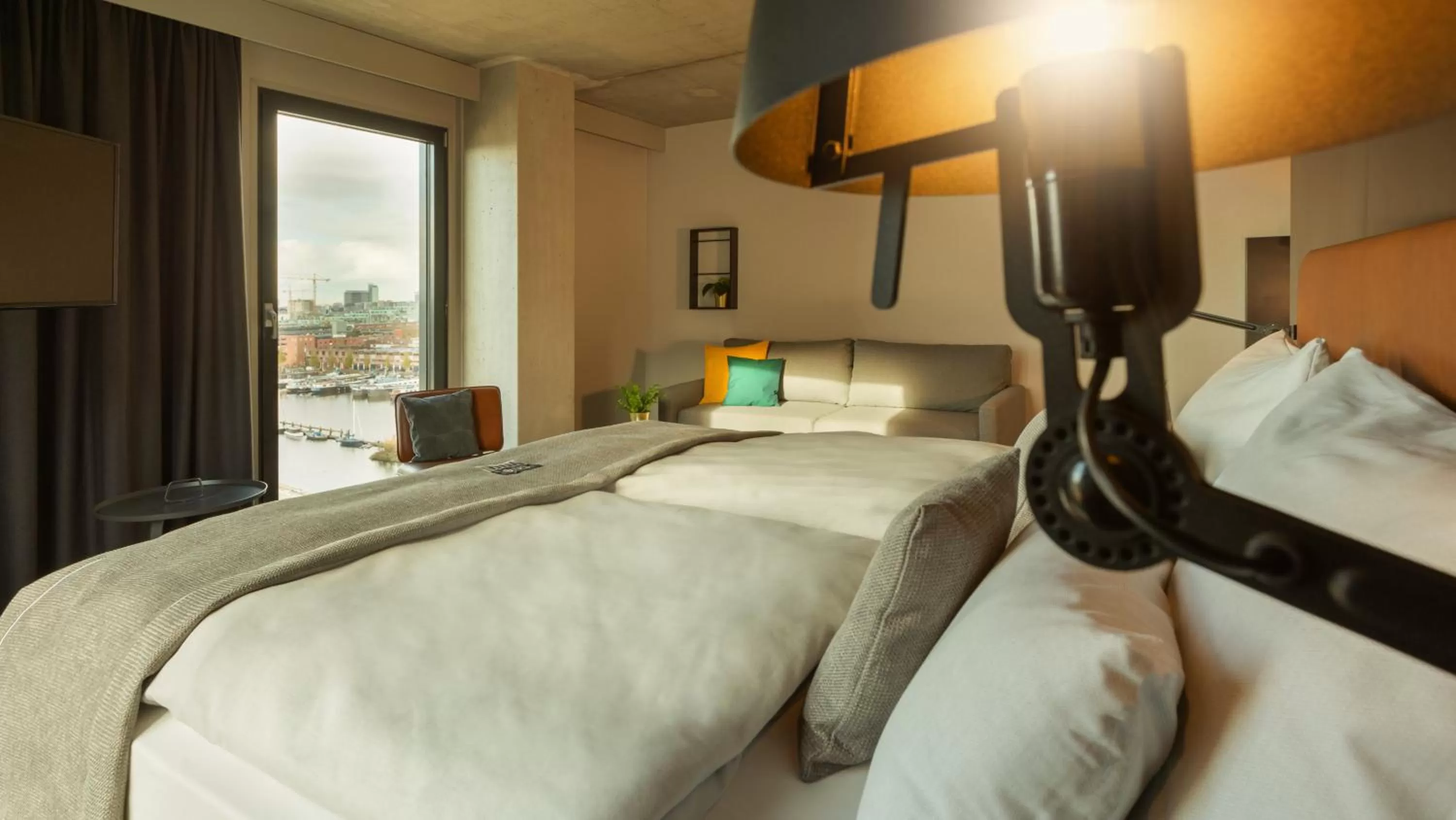 Photo of the whole room, Bed in Holiday Inn - the niu, Fender Amsterdam