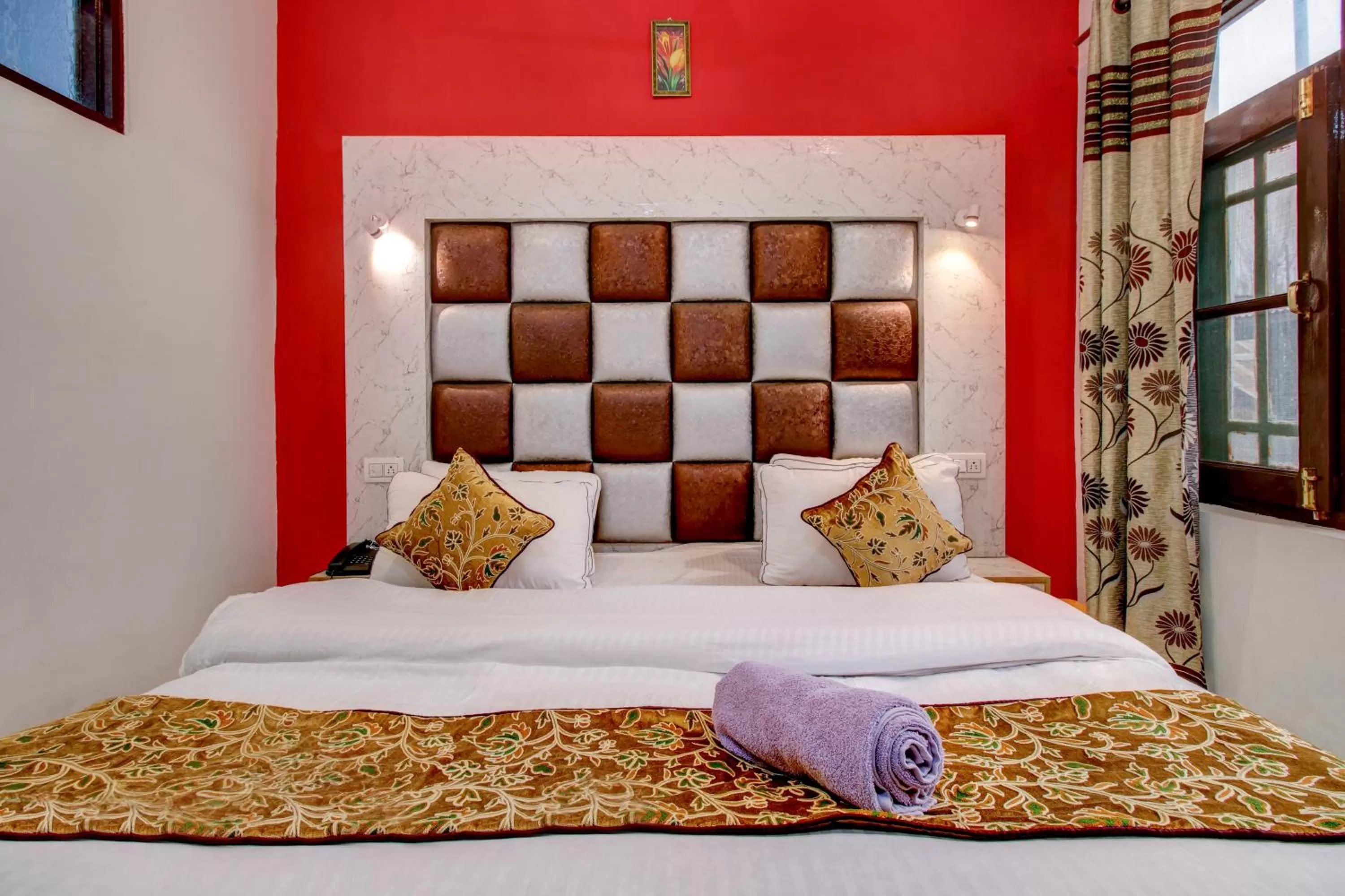 Bed in HOTEL ROYAL HAMEED