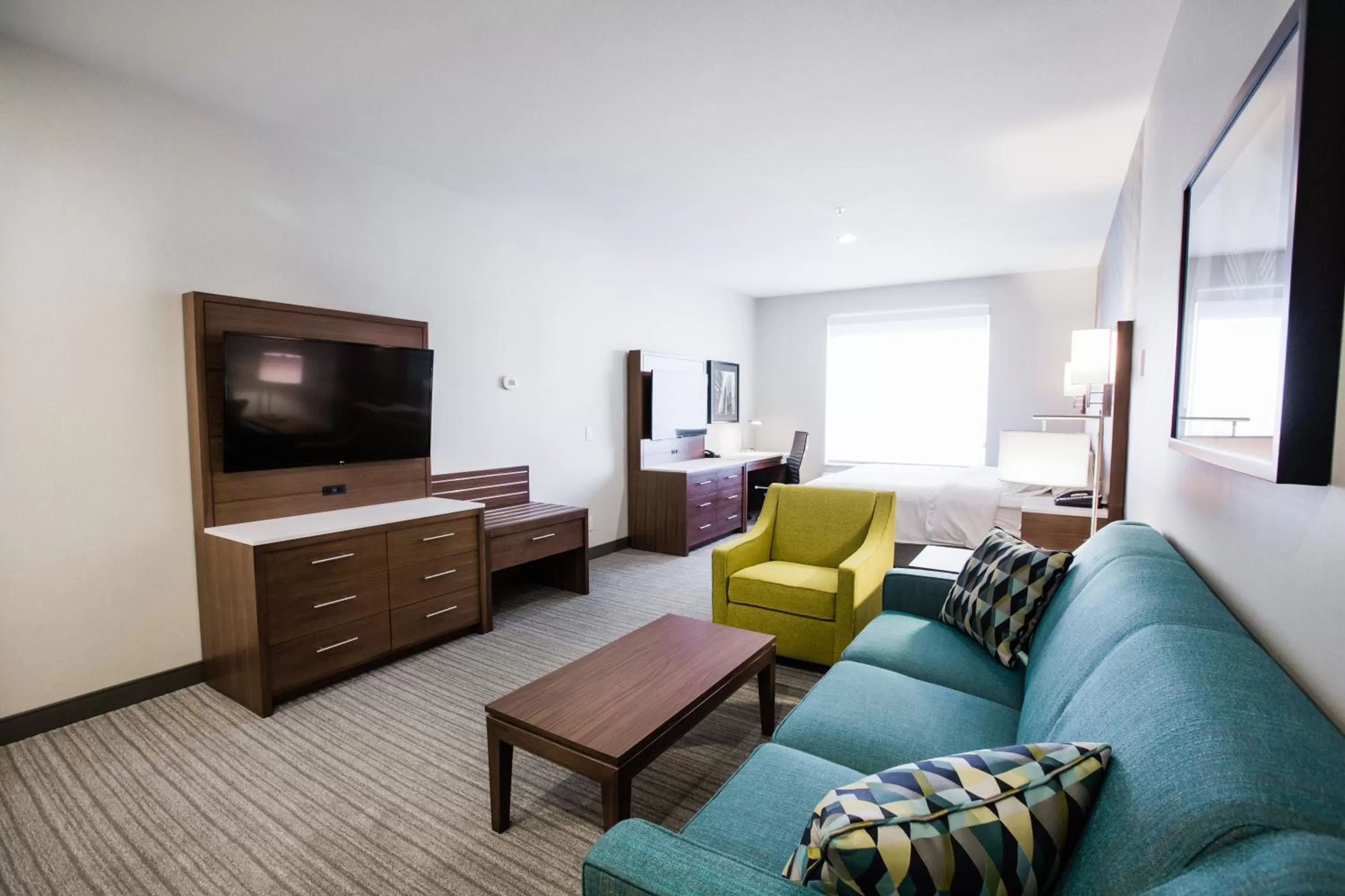 TV and multimedia in Holiday Inn Hotel & Suites Calgary South - Conference Ctr by IHG