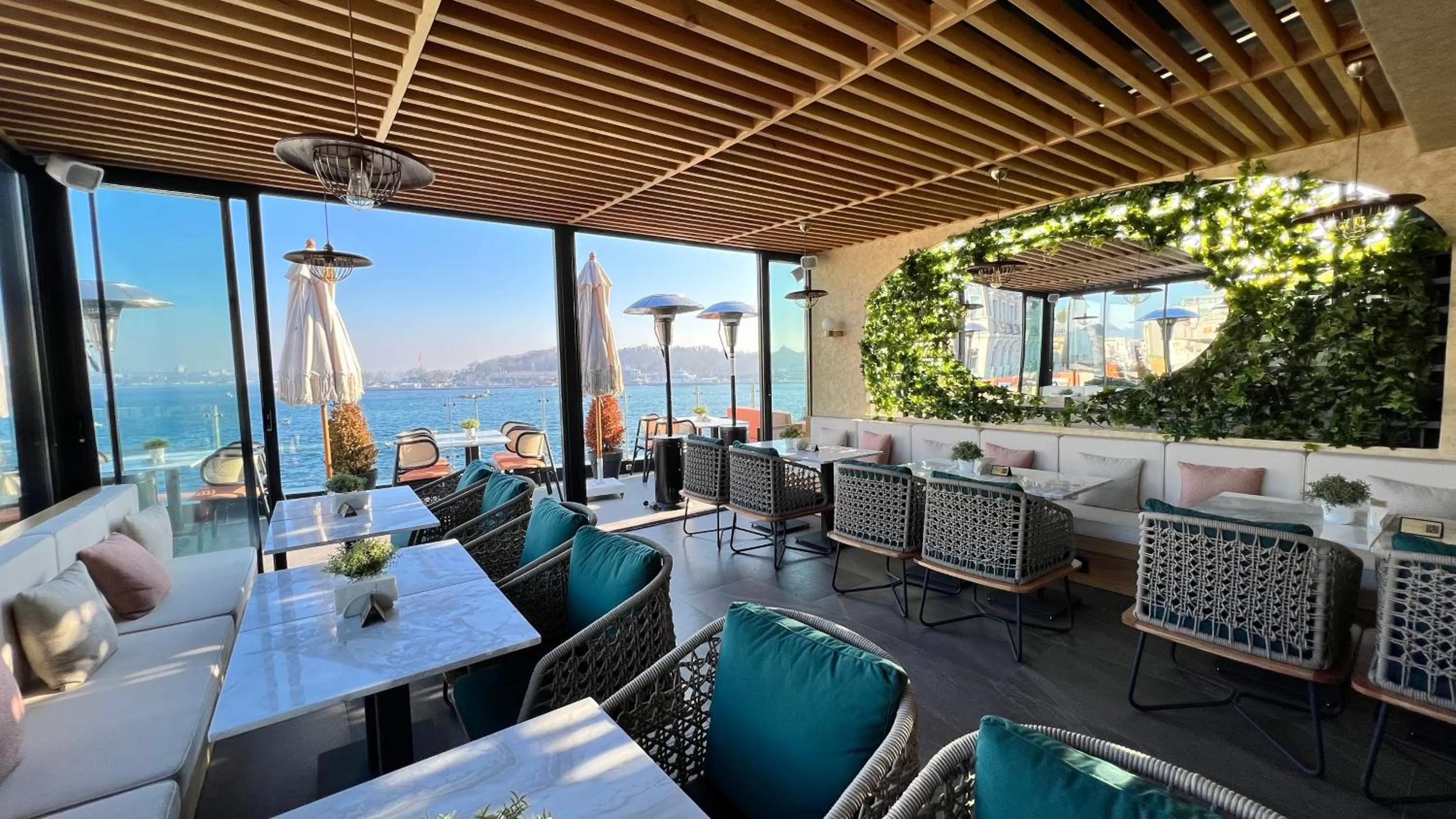 Restaurant/places to eat in The Wings Hotel Istanbul