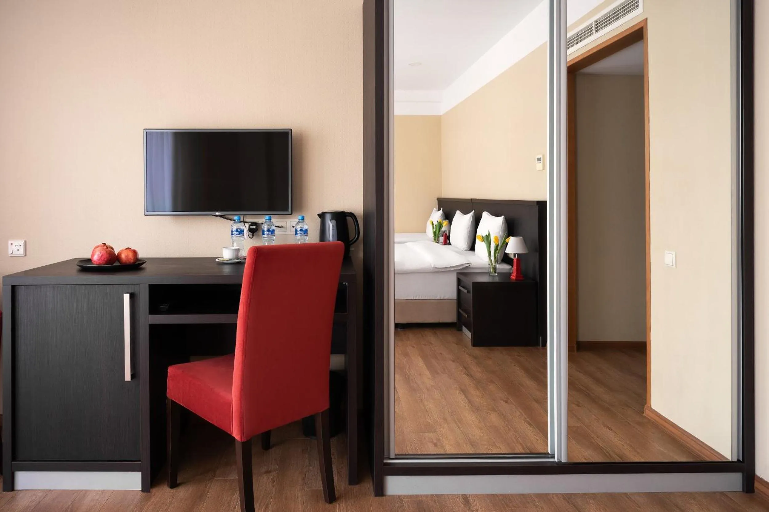 TV and multimedia, Bed in Sephia Hotel