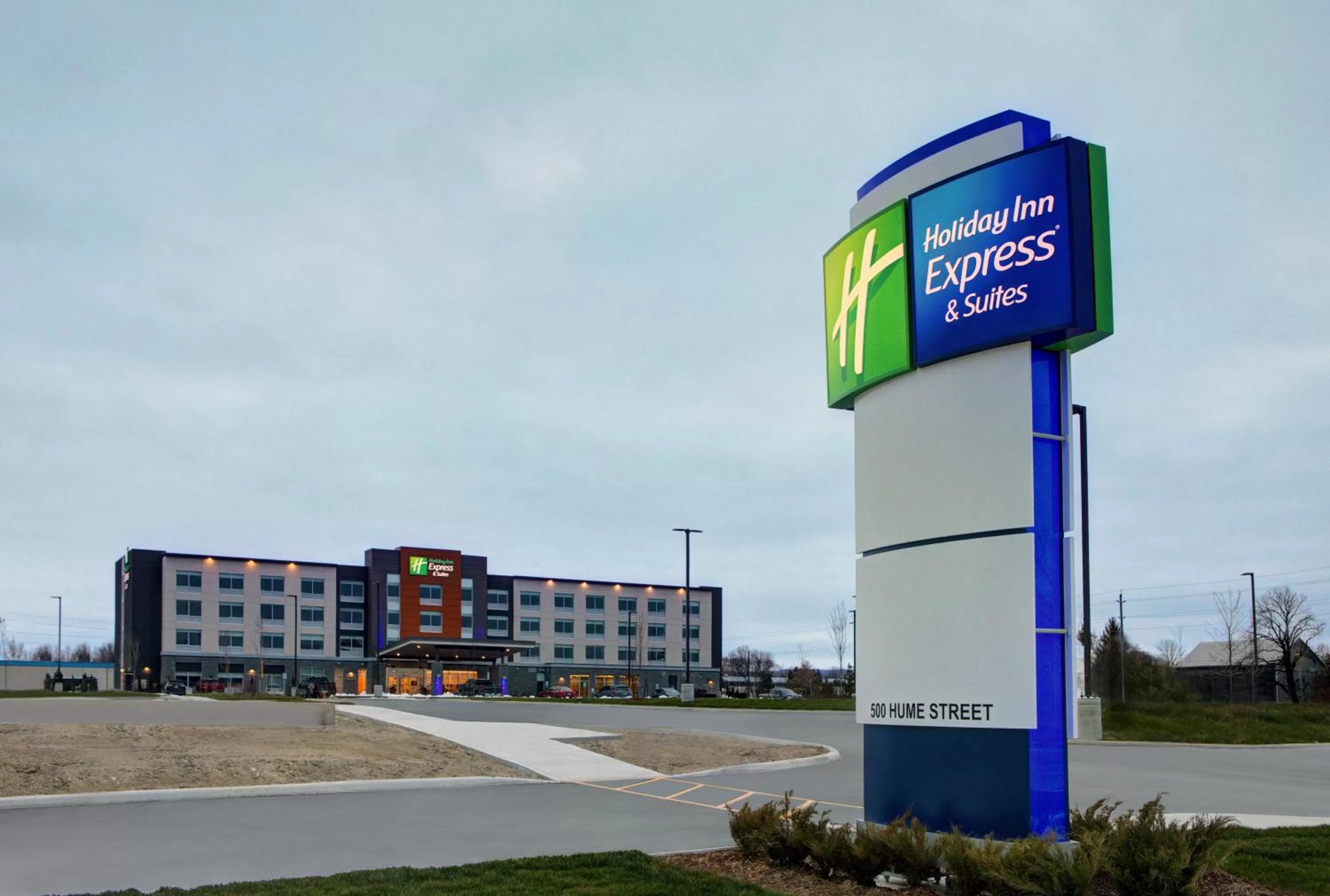 Property building in Holiday Inn Express & Suites - Collingwood