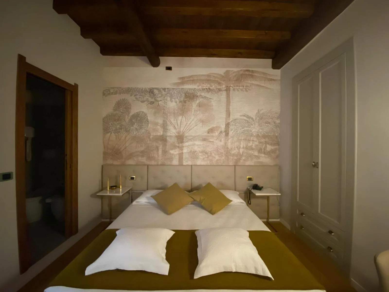 Bed in Condotti Rooms