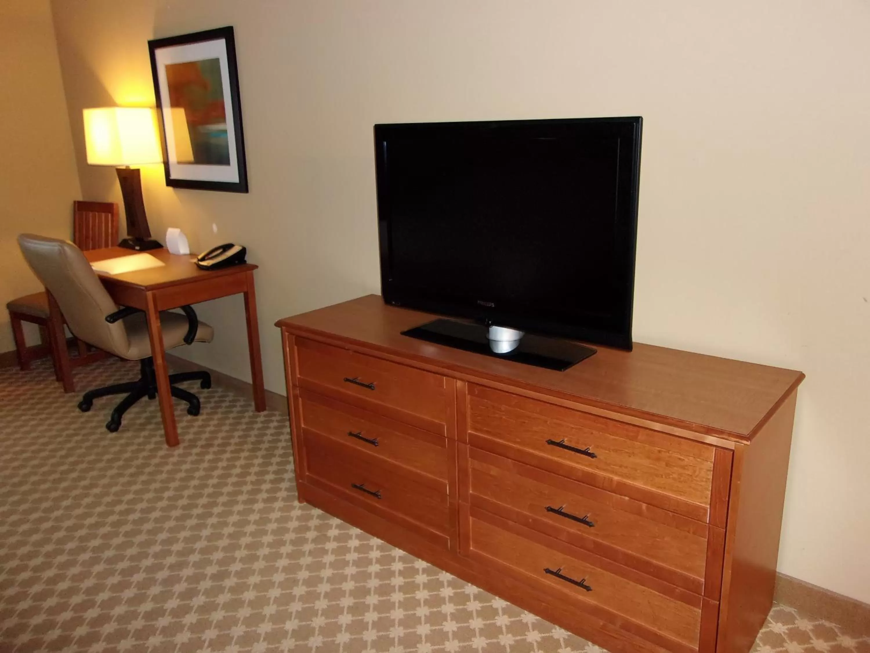 Queen Room with Two Queen Beds in Holiday Inn Express Hotel & Suites Chicago West Roselle, an IHG Hotel