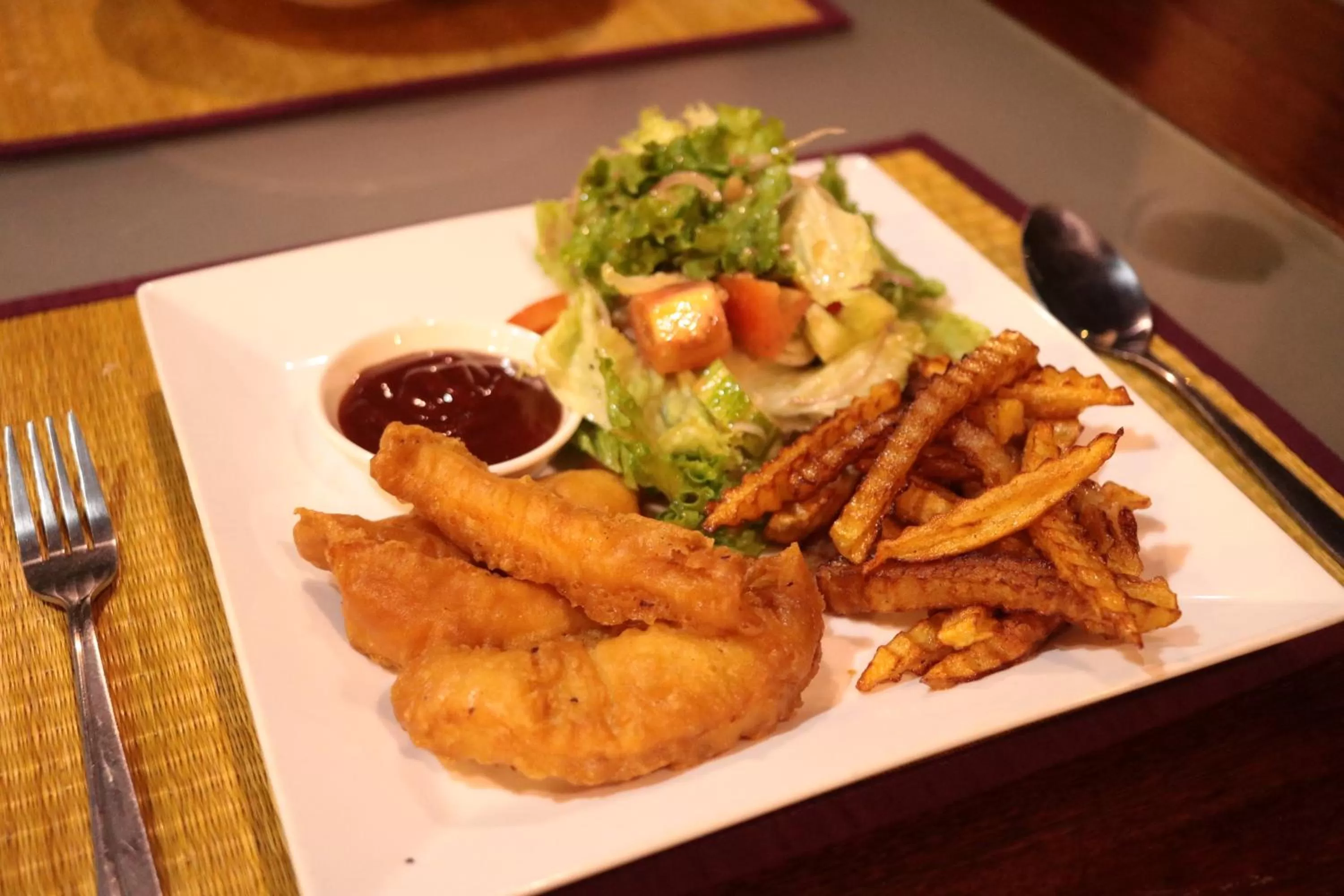 Restaurant/places to eat in Sambor Village Hotel