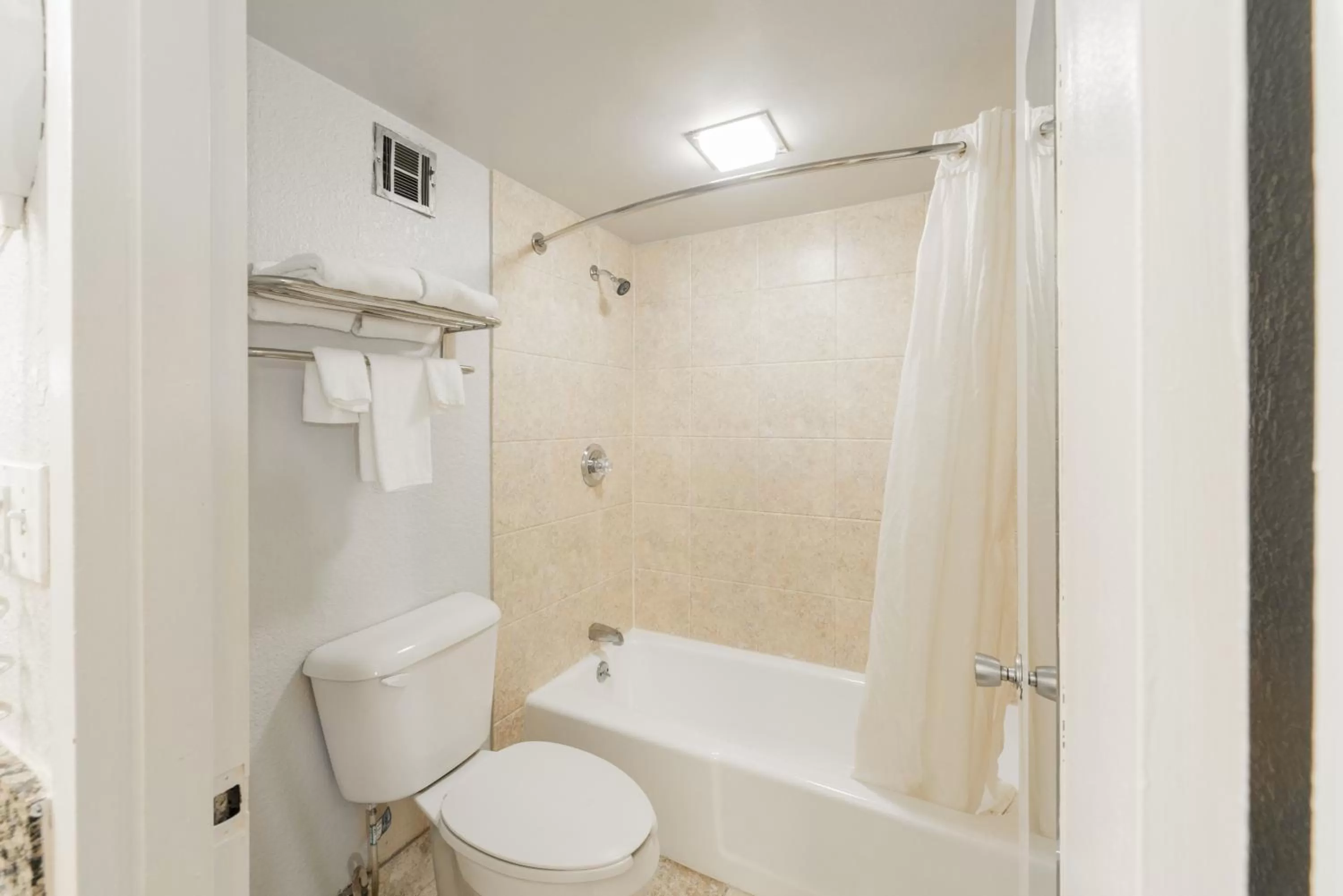 Shower in Econo Lodge Inn & Suites Near Bricktown
