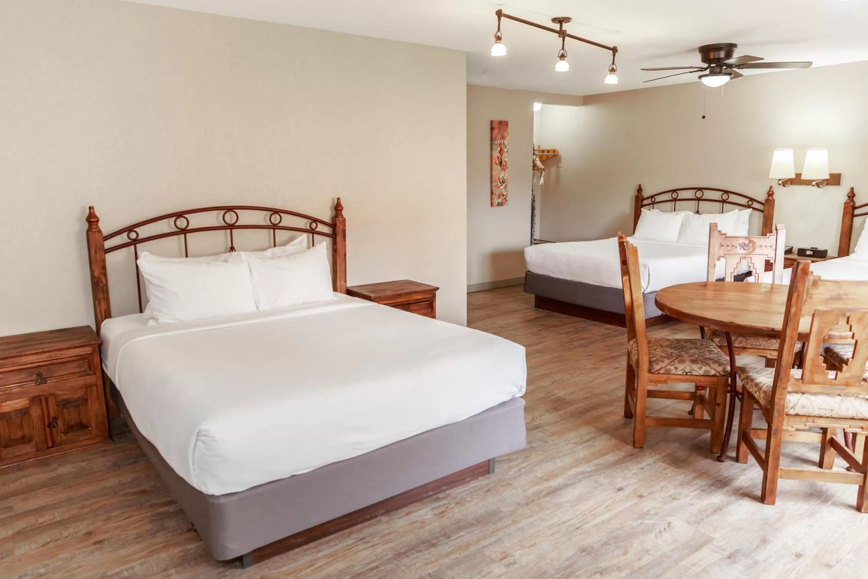 Photo of the whole room, Bed in Aarchway Inn