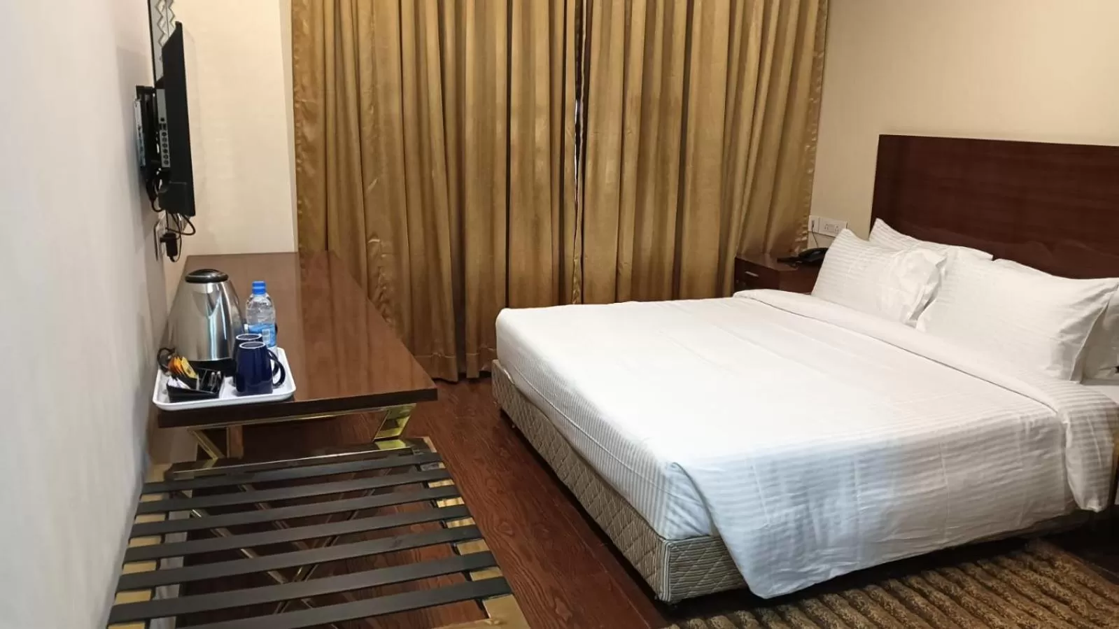 Bed in Layalee Grande Hotel Chennai
