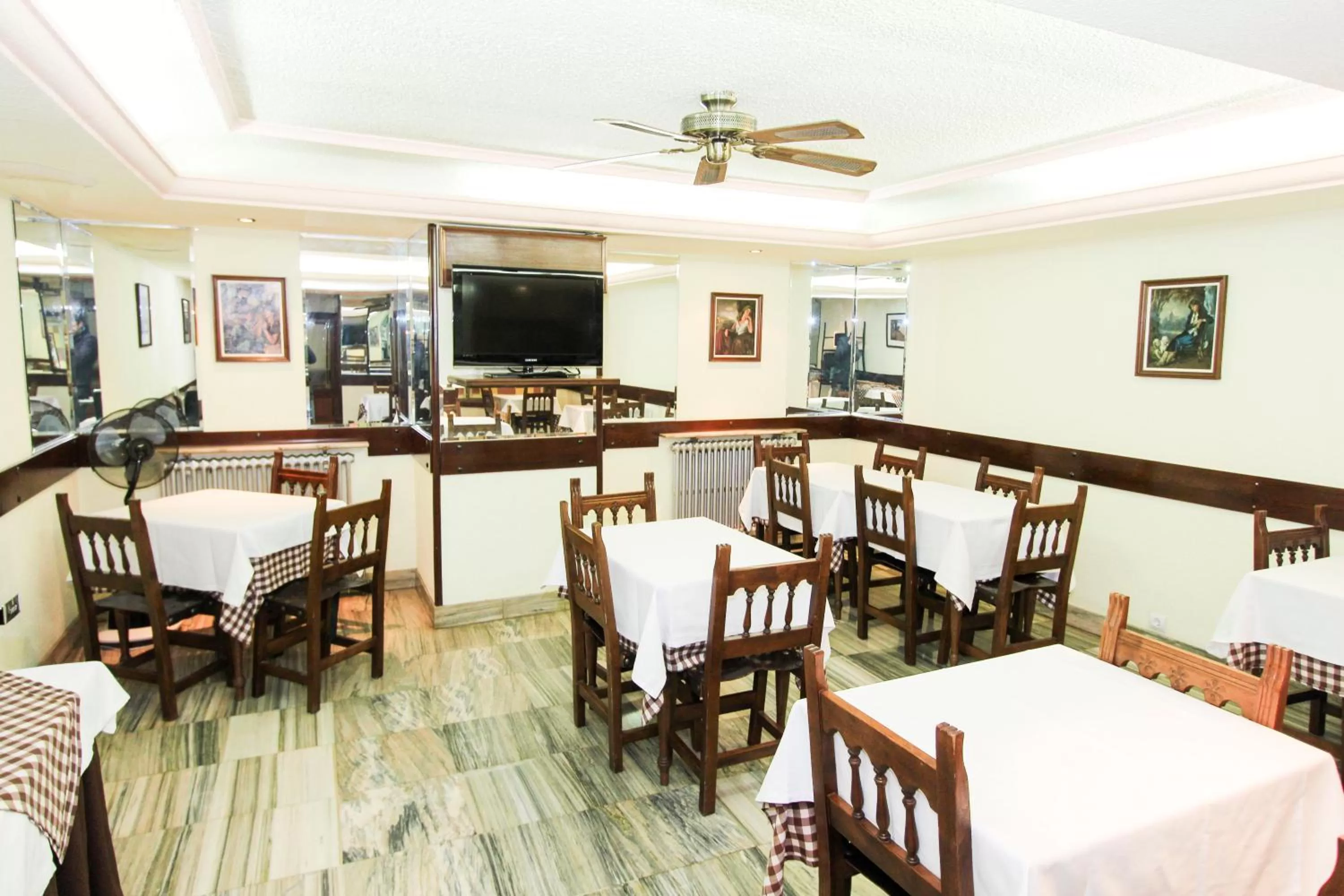 Lounge or bar in Hotel Castellano Centro