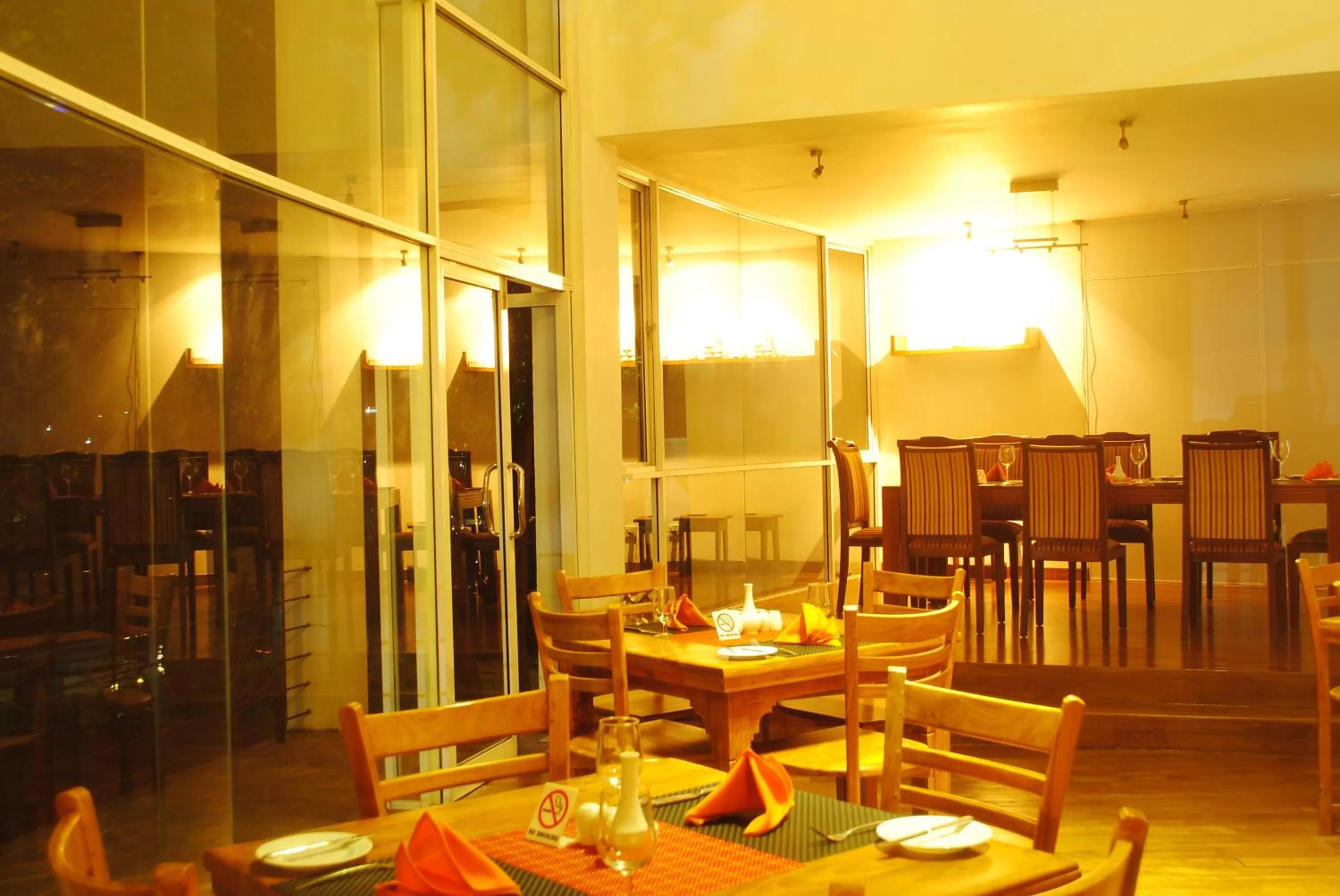Restaurant/places to eat in Hotel See Kandy