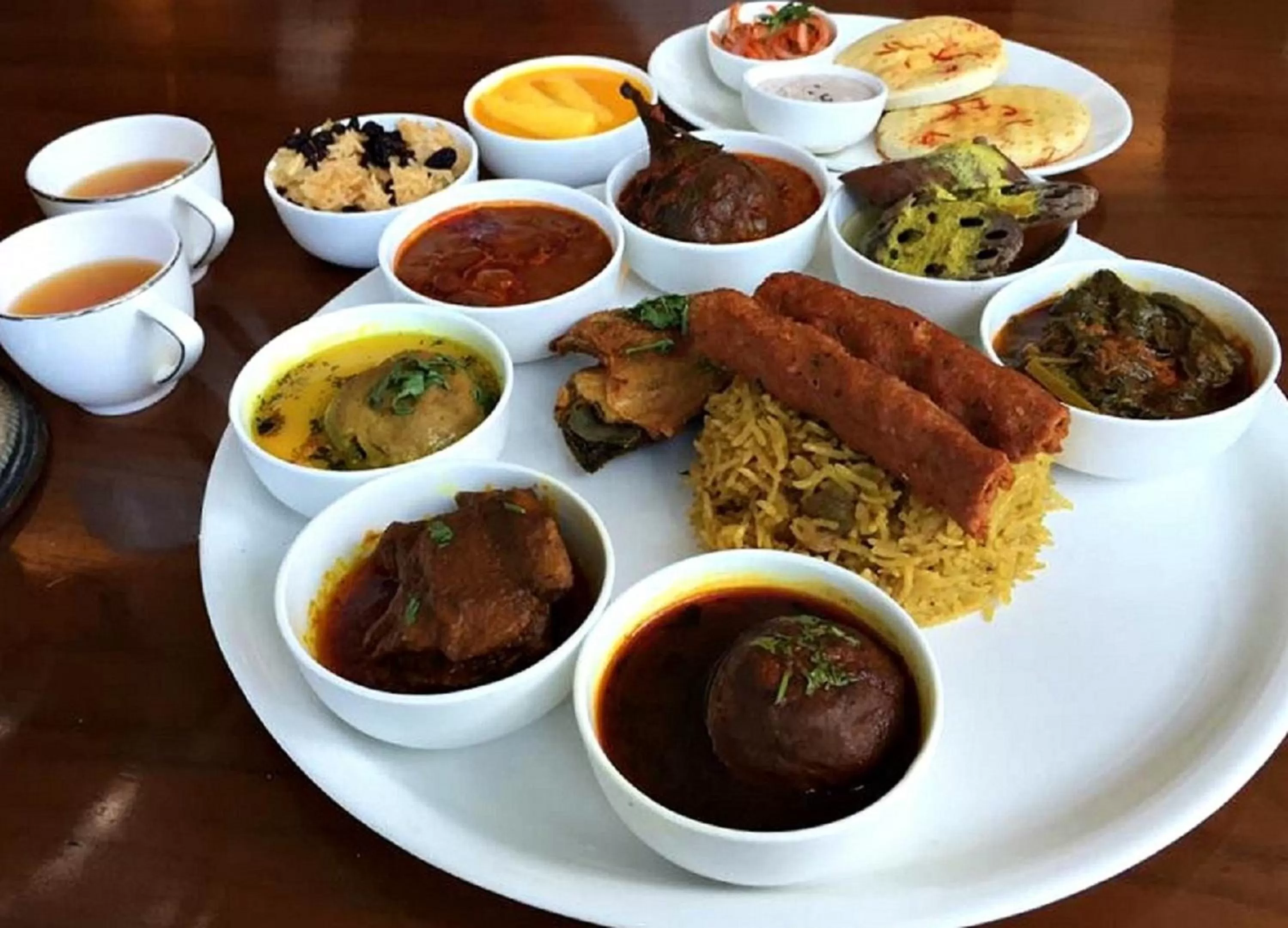 Restaurant/places to eat in Houseboat Zaindari Palace