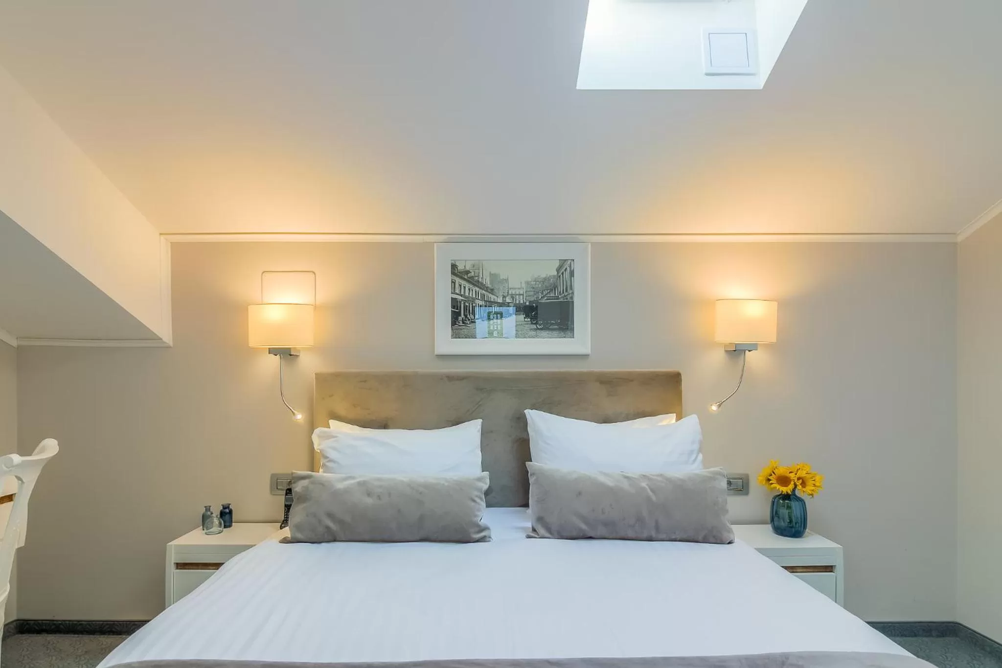 Bed in New Era Hotel Old Town Party Zone Bucharest- parking with fee nearby - NOT at the hotel !