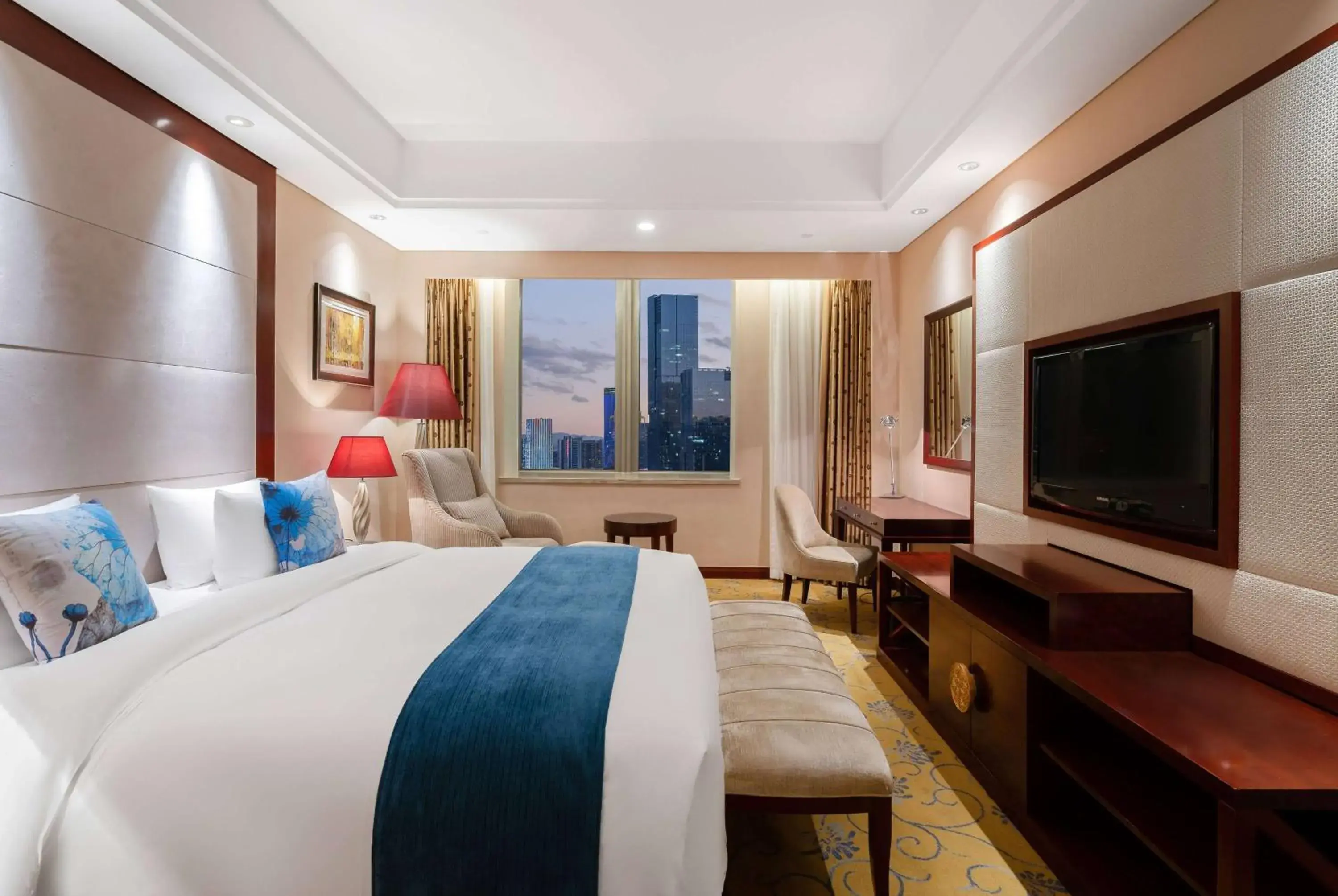 Executive King Suite - Non-Smoking in Howard Johnson Tropical Garden Plaza Kunming Executive King Suite - Non-Smoking in Howard Johnson Tropical Garden Plaza Kunming