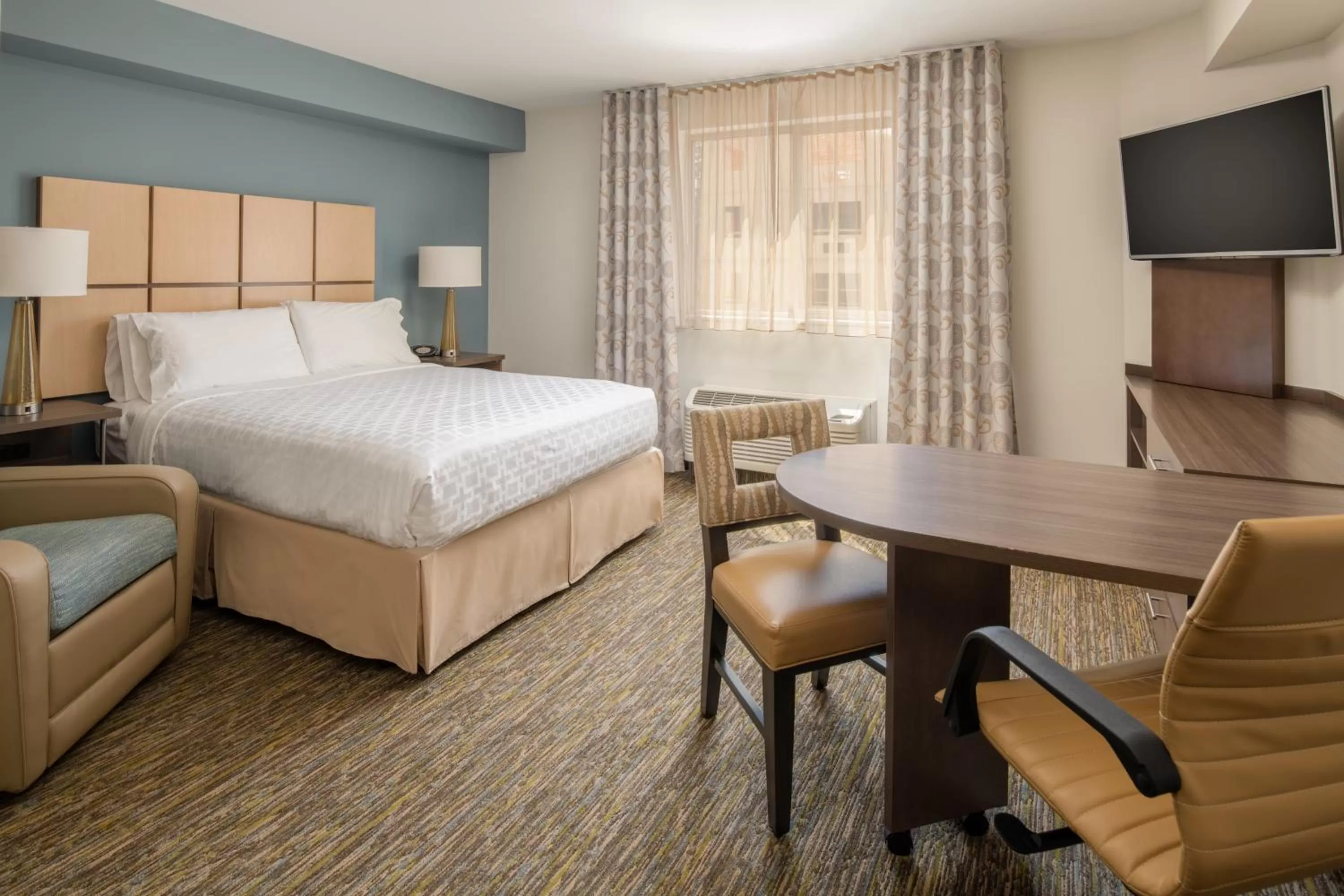 Photo of the whole room, Bed in Candlewood Suites Vancouver/Camas by IHG