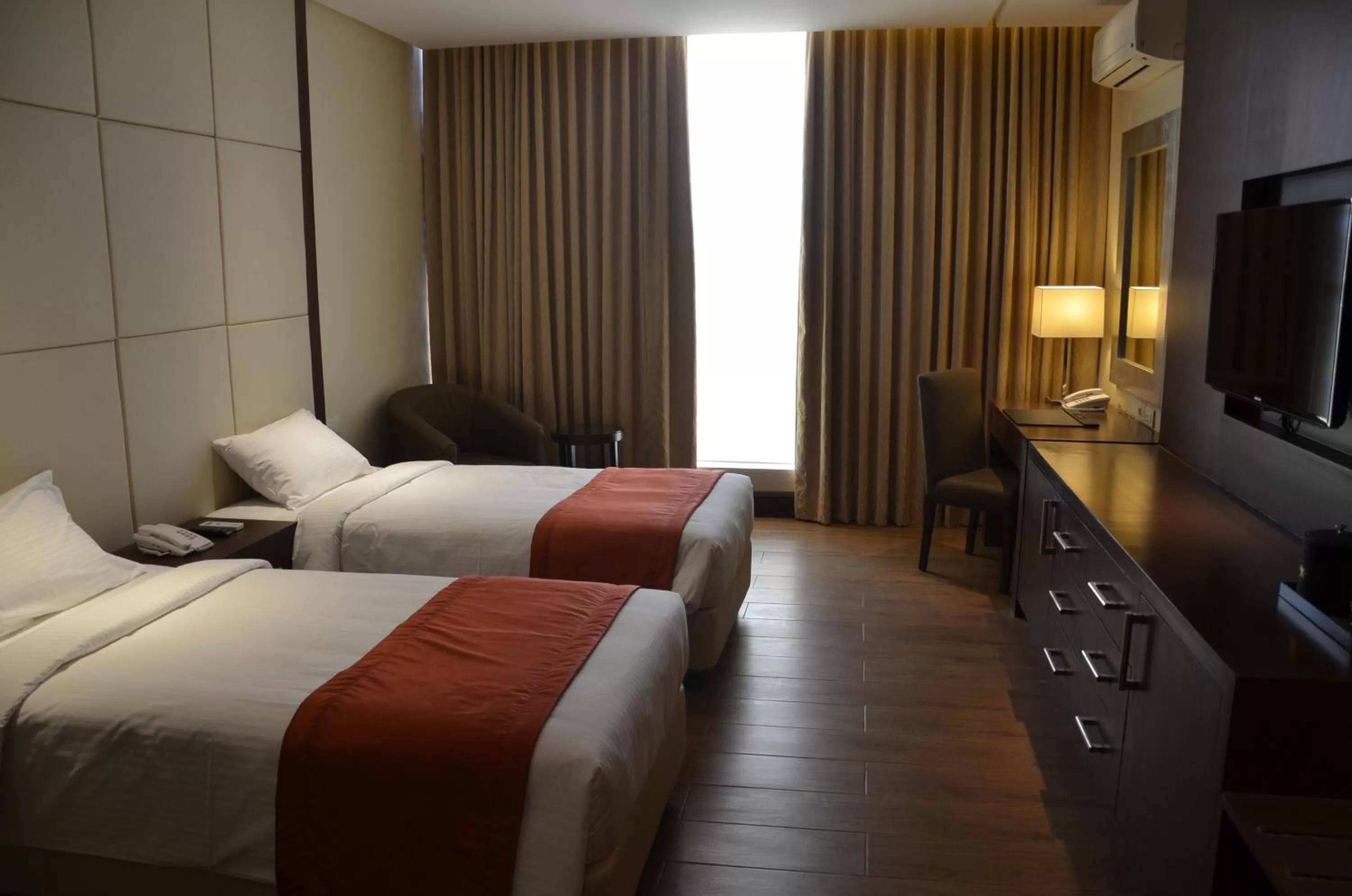 Bedroom, Bed in Hotel Monticello Tagaytay