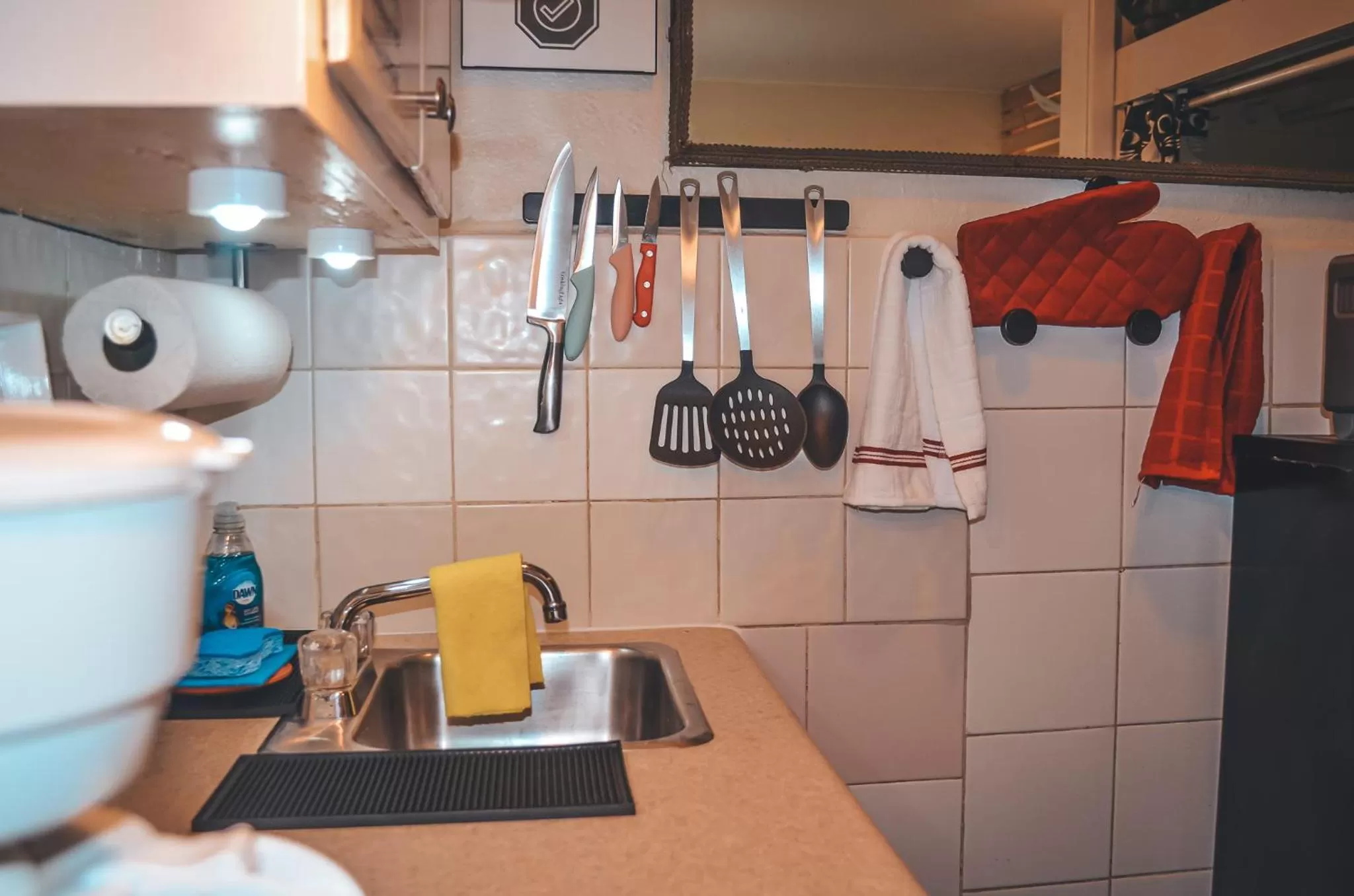 Kitchen or kitchenette in Hollywood Light Haven Lodge