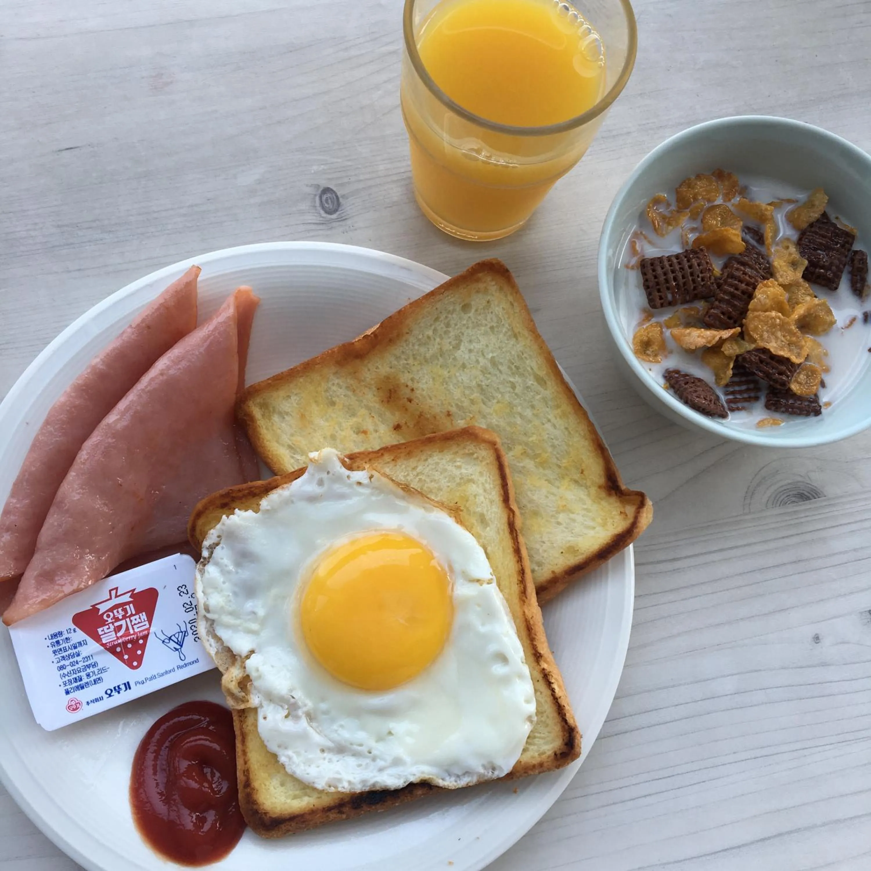 American breakfast in K-Guesthouse Premium Nampo 1