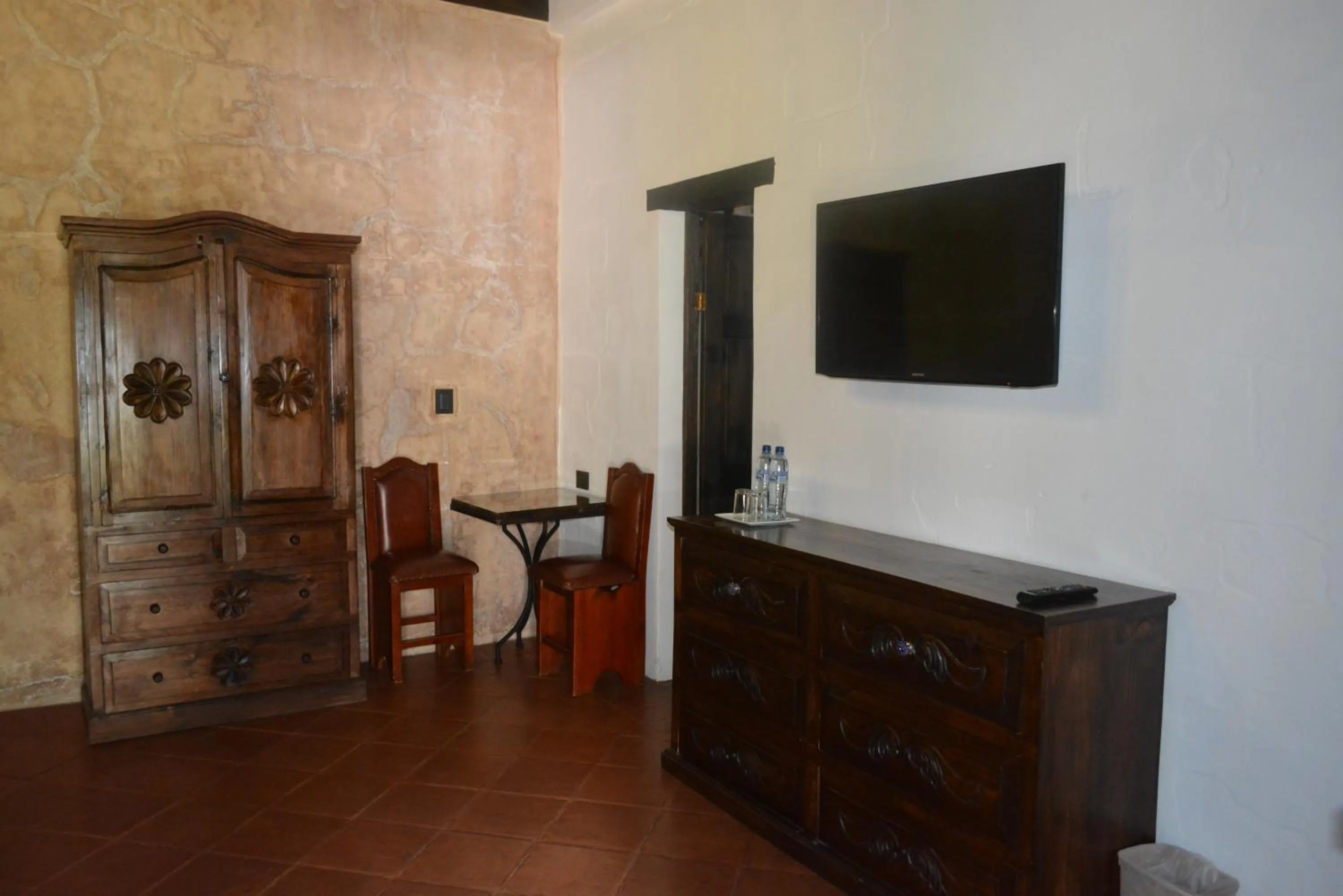Communal lounge/ TV room in Ciel Luxe Hotels Antigua Guatemala