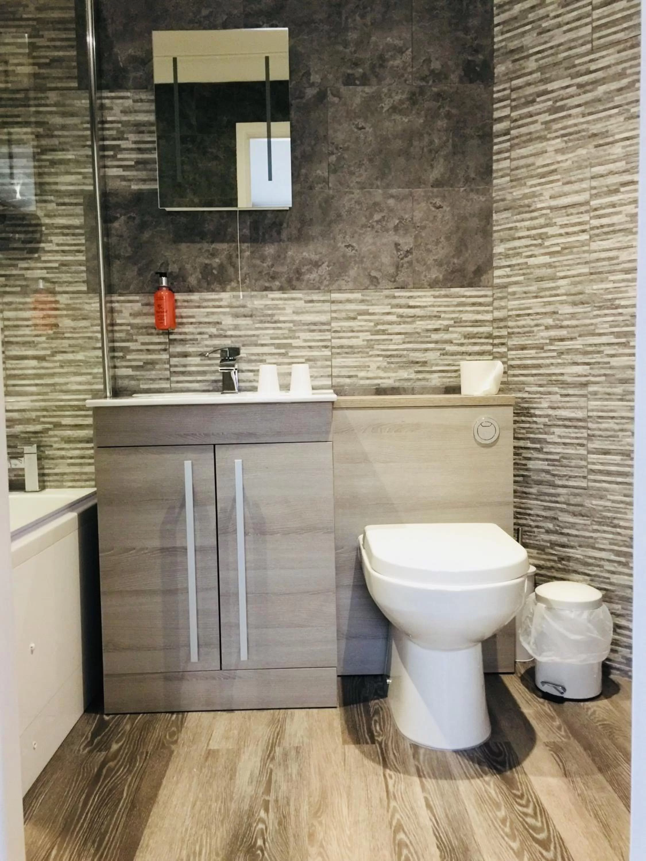 Toilet in Hotel Celebrity Bournemouth East Cliff by Villare hotels