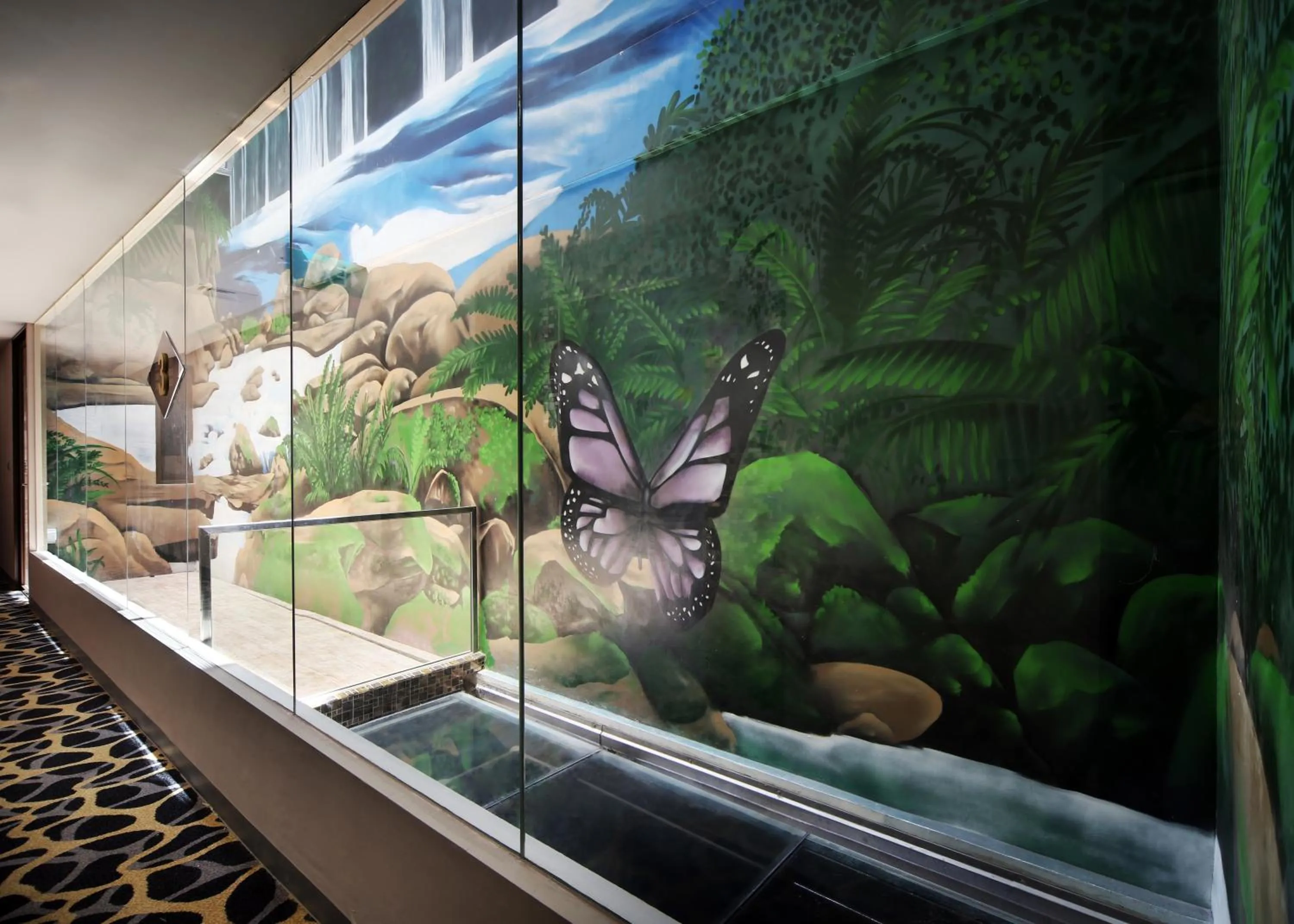 Decorative detail in Hotel Clover 7