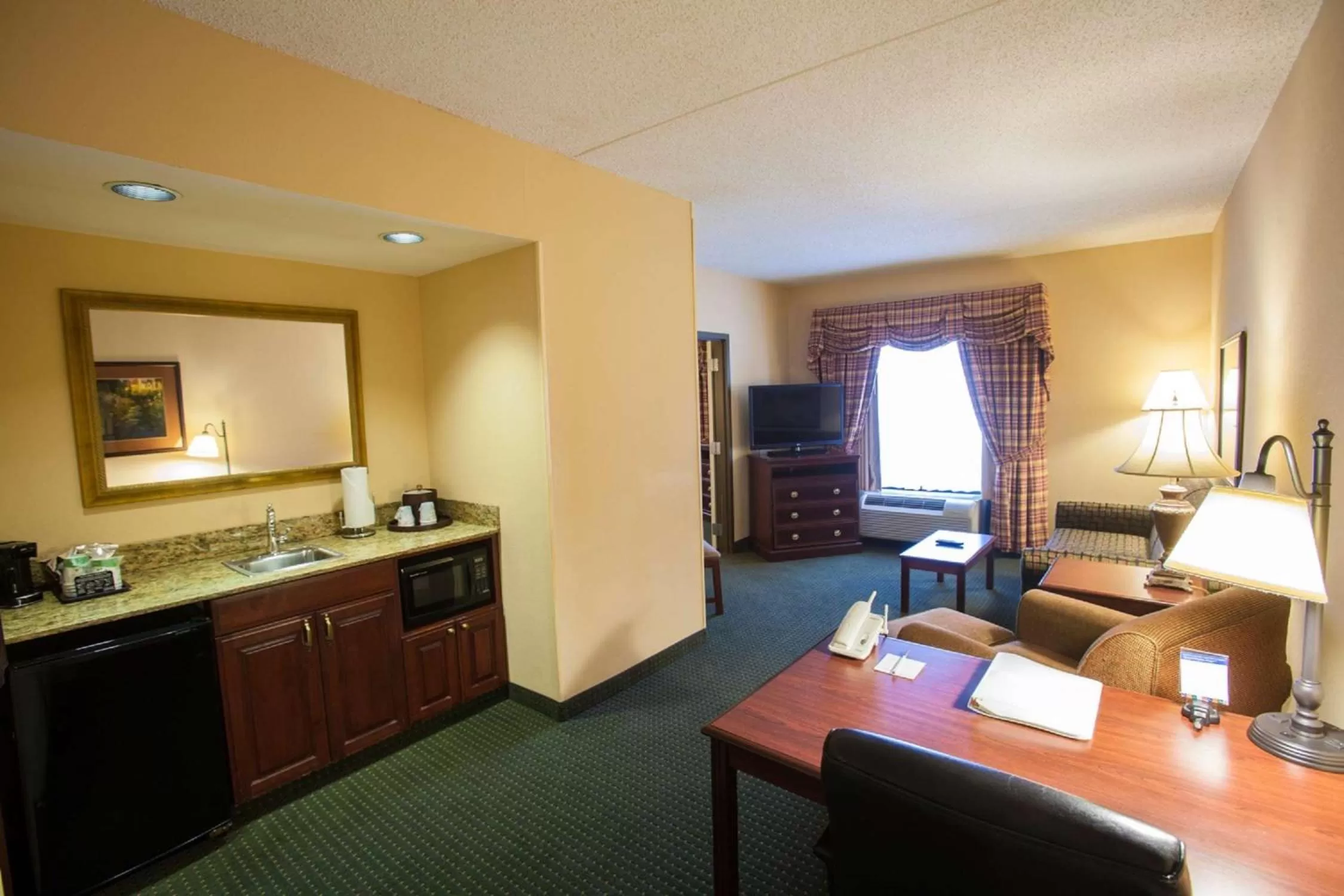 Bed in Hampton Inn & Suites Stillwater