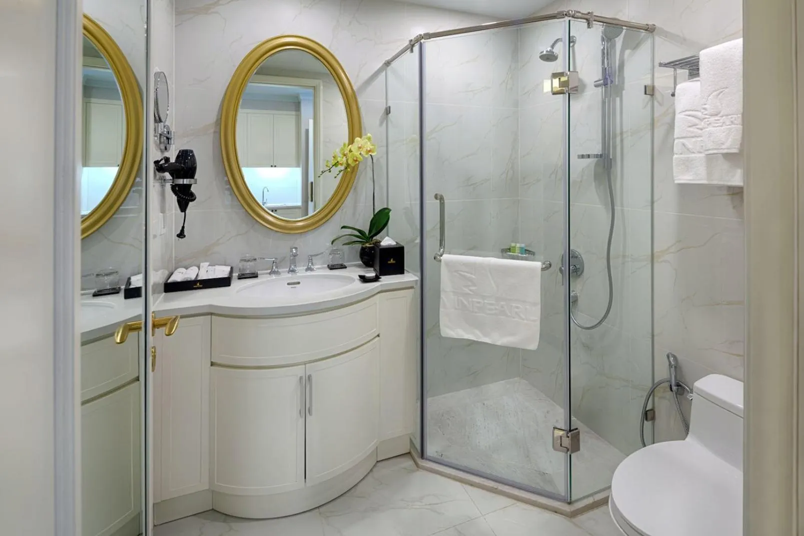 Toilet in Vinpearl Beachfront Nha Trang