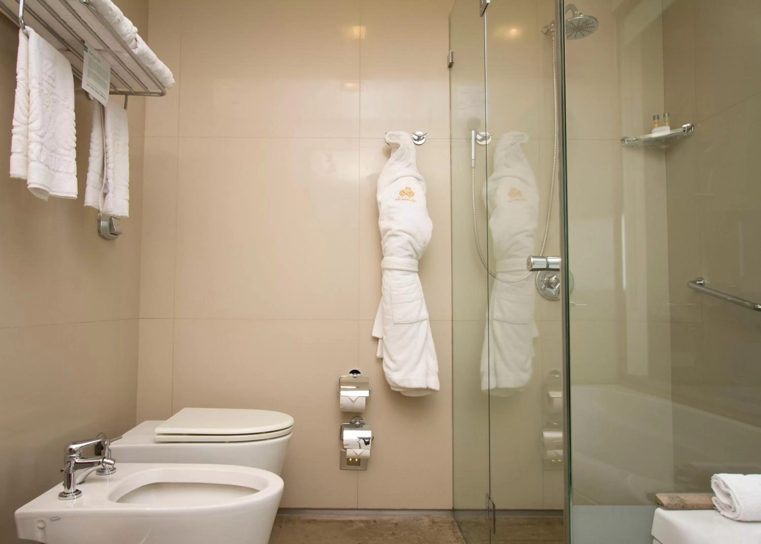 Shower in Eurobuilding Hotel Boutique Buenos Aires