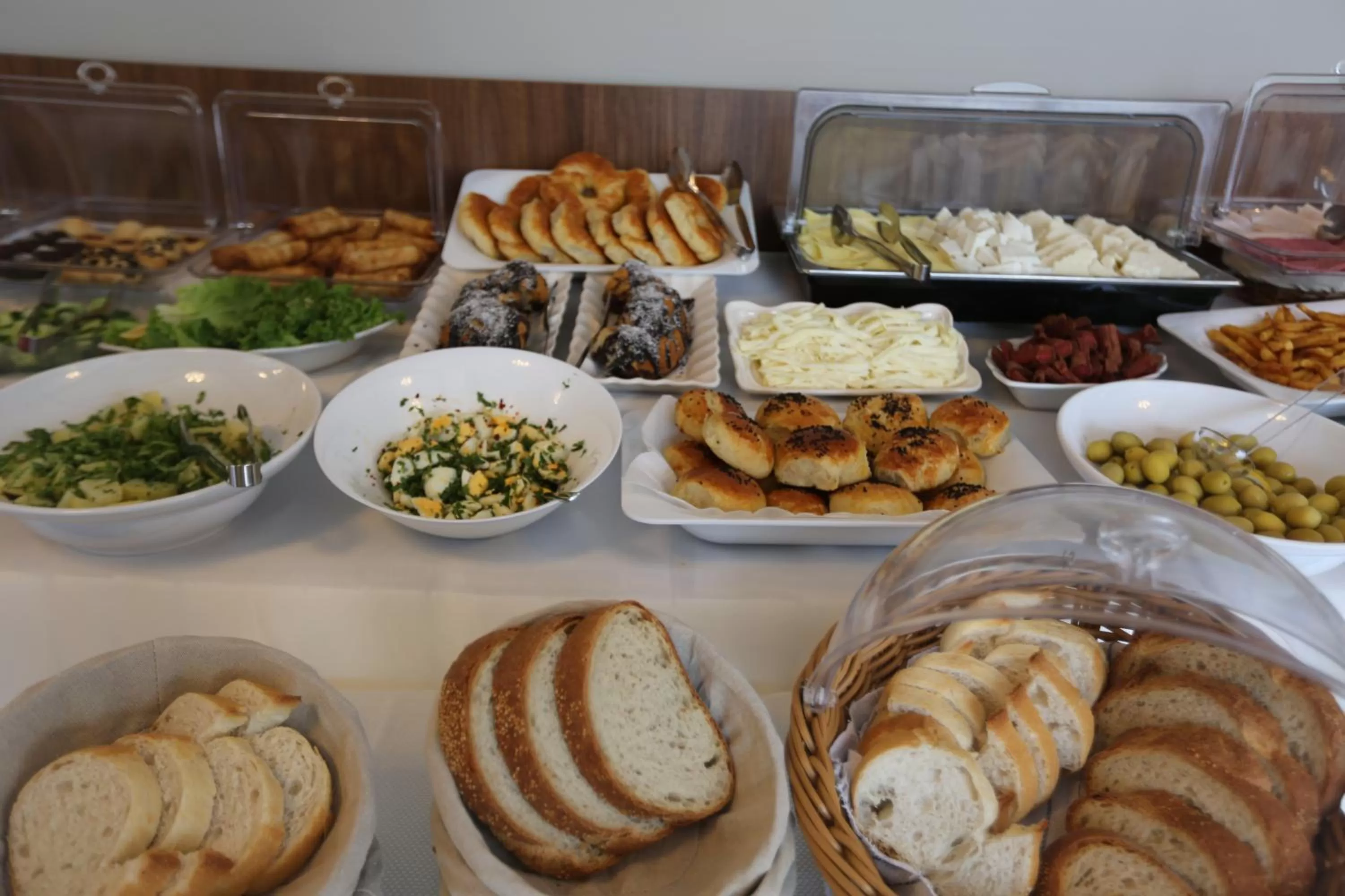 Food and drinks in TEVETOGLU HOTEL